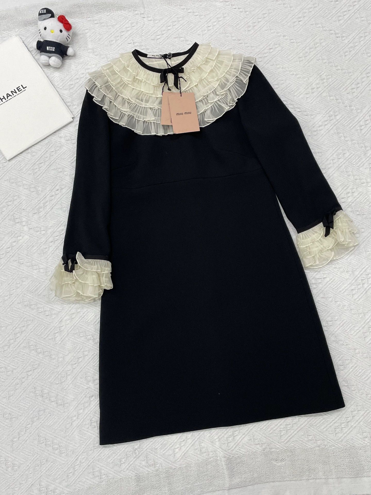 Miu Miu MiuMiu Black & White Lace Collar Dress Size XS / US 0-2 / IT 36-38 - 1 Thumbnail