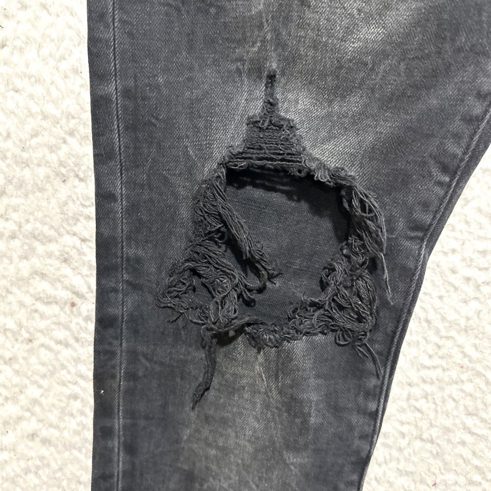 J Brand Purple Brand Denim Jeans Sz 30 Dropped Fit Mid Rise Black Ripped Slim Leg P002 Men Regular 30 Charcoal Black 32 Inseam Jeans Grunge 501 Series Size US 30 / EU 46 - 7 Thumbnail
