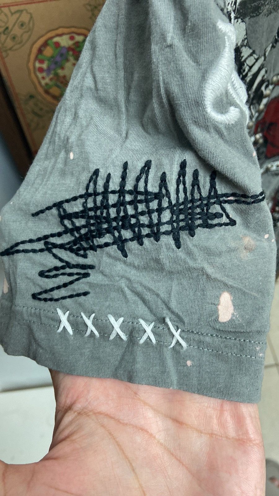 Vintage Y2K Rebel Spirit Distressed Gray/Red Knight Graphic Tee Size US M / EU 48-50 / 2 - 5 Thumbnail