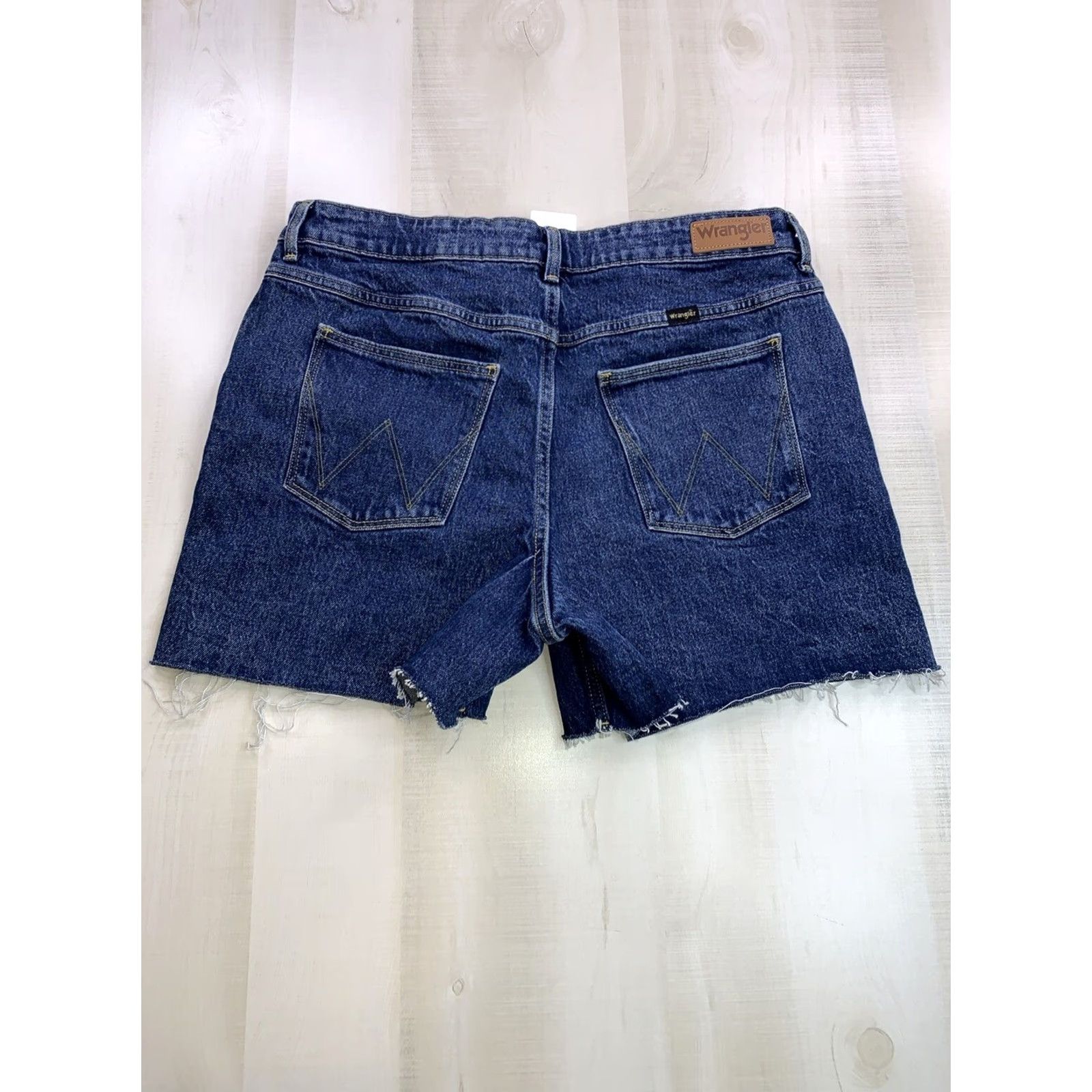 Wrangler VINTAGE Wrangler High Rise Distressed Cut-Off 4” Short Women’s 31 Blue NWT-12377 Size 24" / US 00 / IT 34 - 3 Thumbnail
