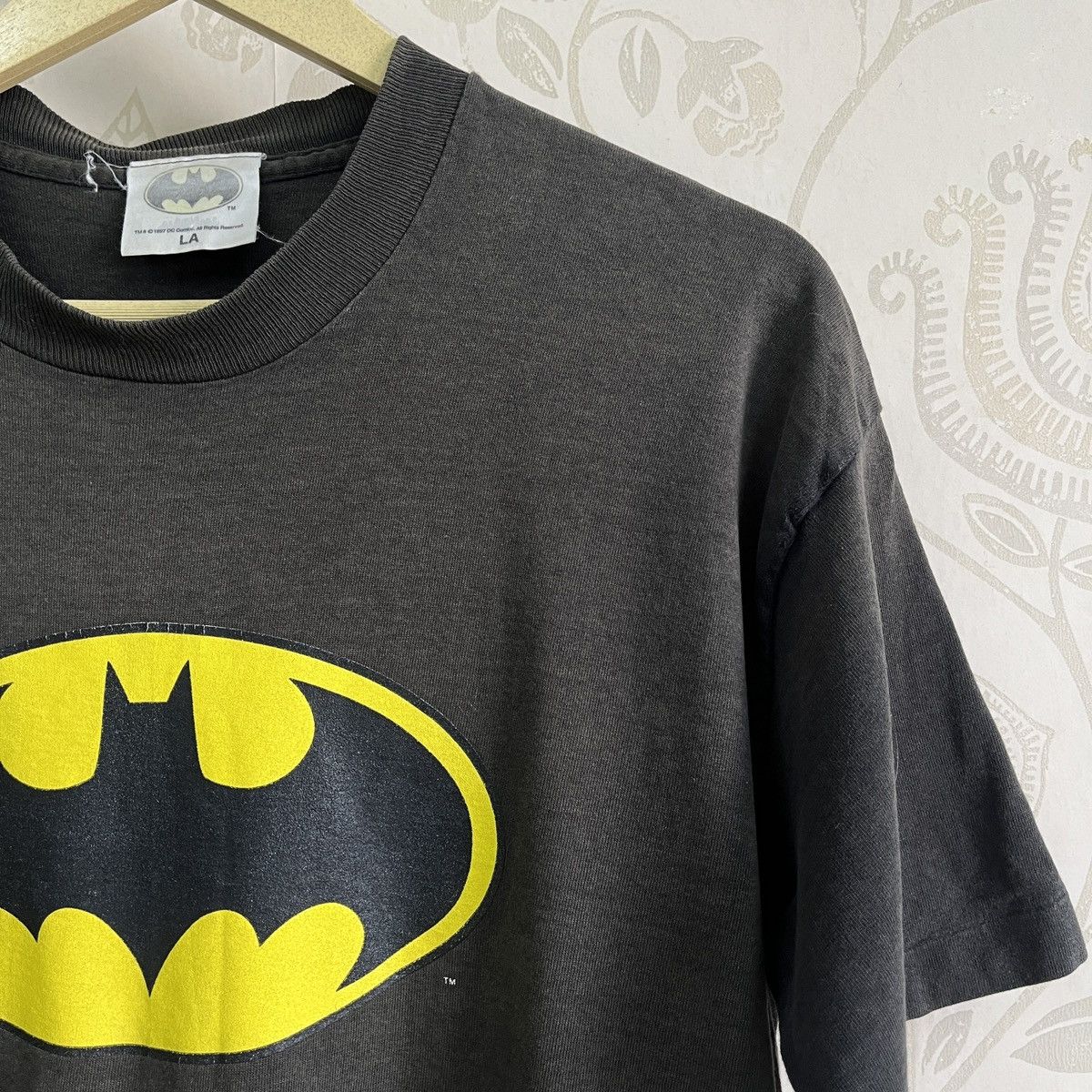 DC Comics × Vintage Faded Black Vintage Batman Single Stitch TShirt 1997 Size US L / EU 52-54 / 3 - 4 Thumbnail