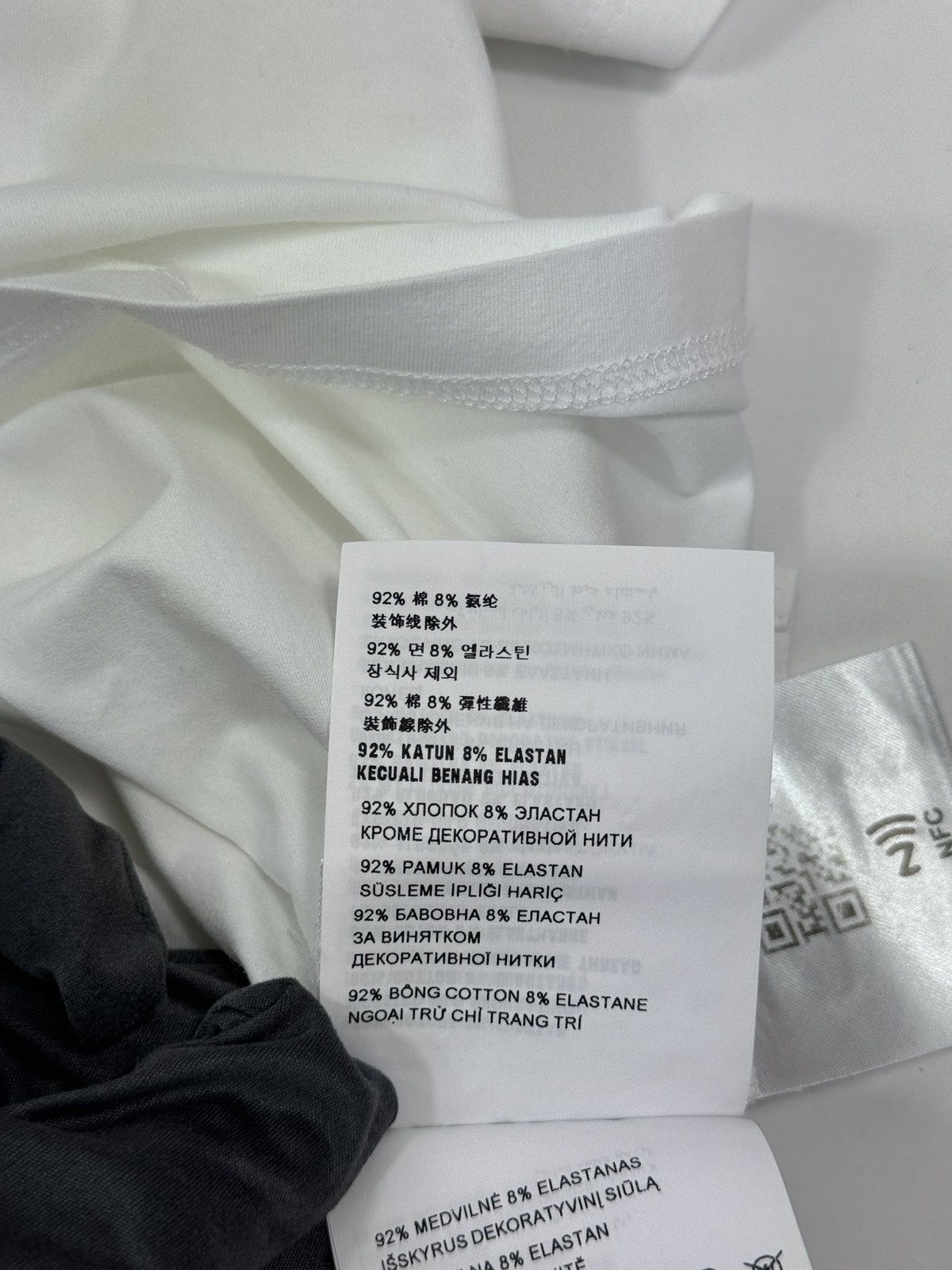 Prada LOGO PRINT T-SHIRT Size US S / EU 44-46 / 1 - 12 Thumbnail