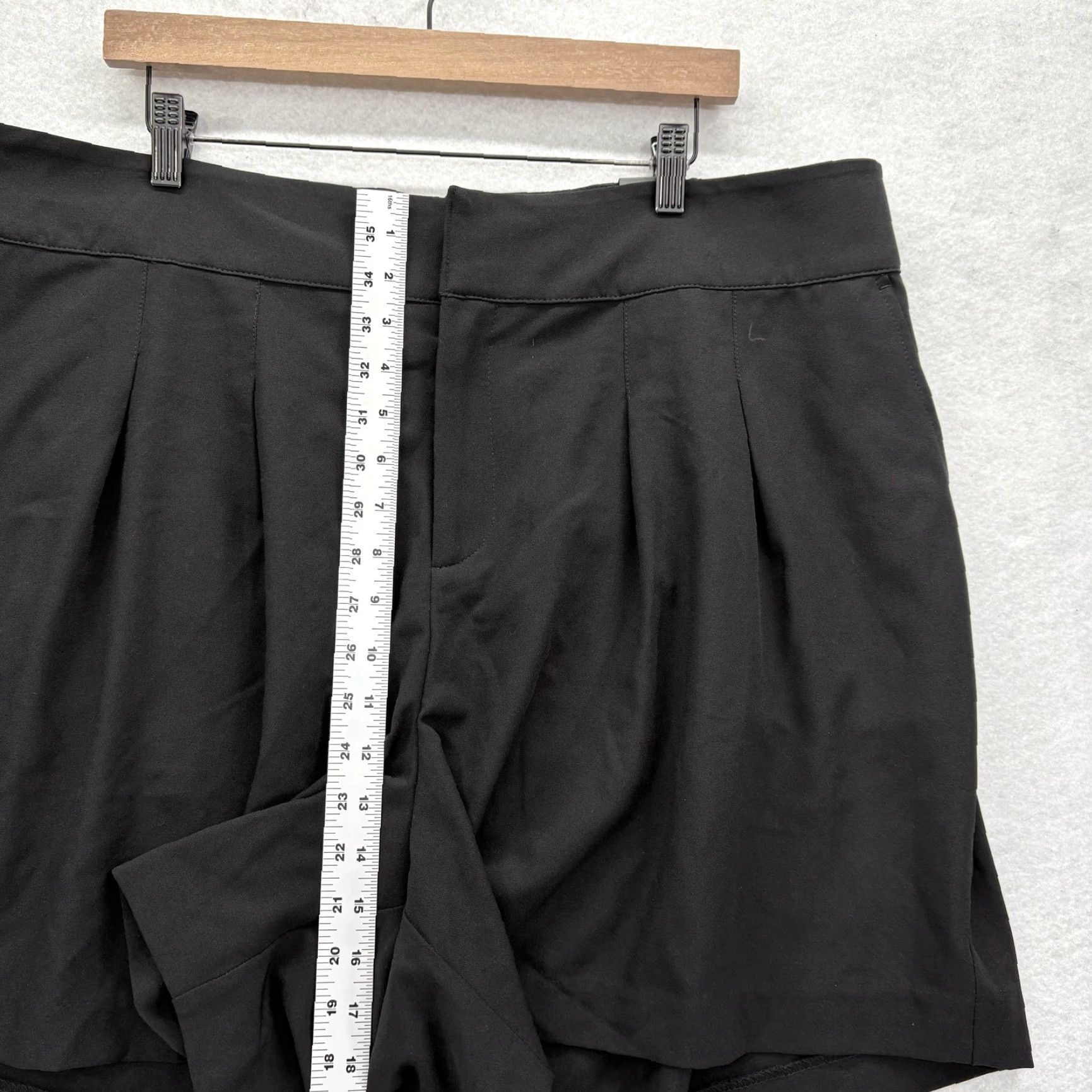 Torrid Torrid Black Wide Leg Studio Crepe Shorts Womens 20 Plus Belted Chino NWT Pu ll On Elastic Pocket 5in Inseam Summer Casual Business Times Womens Size 42" / US 20 - 5 Thumbnail