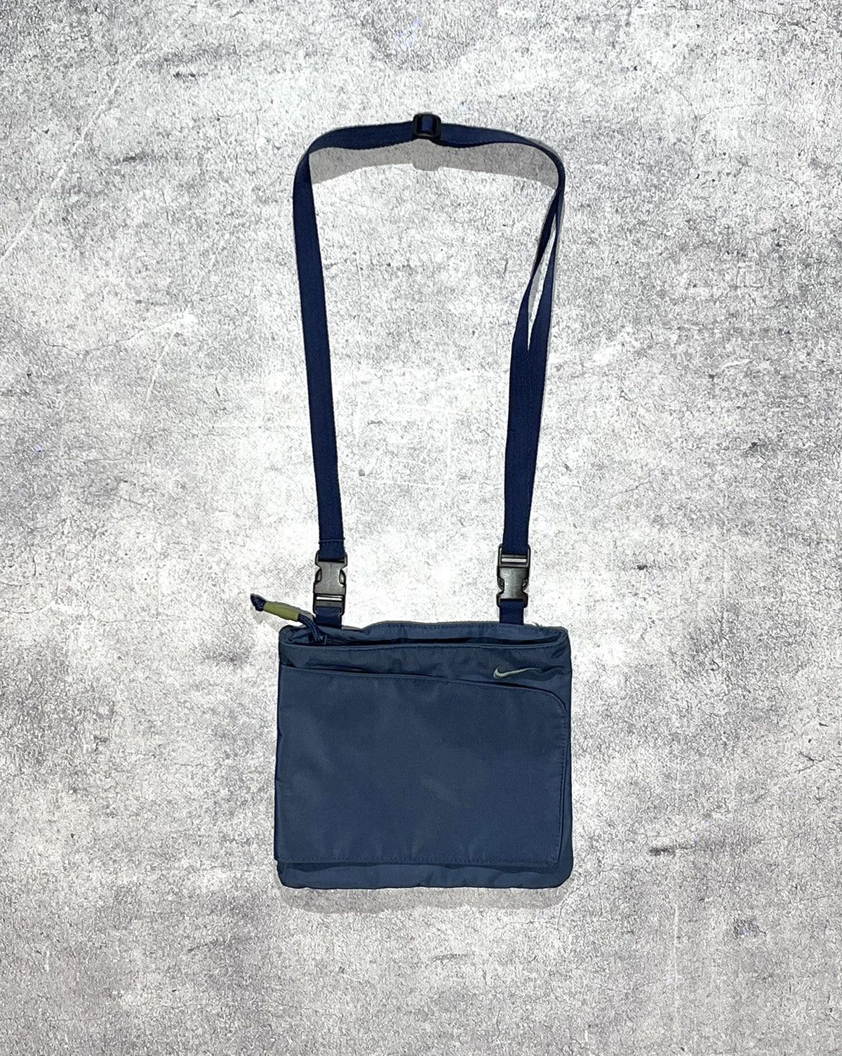 Nike × Vintage Vintage Nike Messenger Navy Blue Bag 365 All Zones Size ONE SIZE - 1 Thumbnail