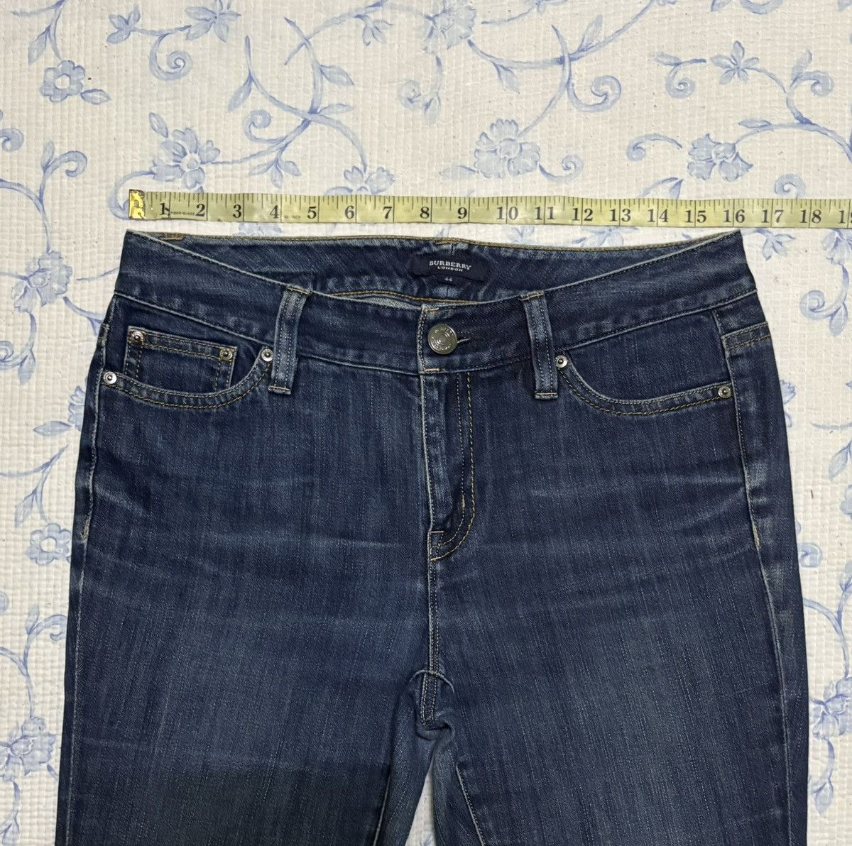 Burberry Burberry Denim Jeans Slim Straight Dark Wash Size US 32 / EU 48 - 2 Thumbnail