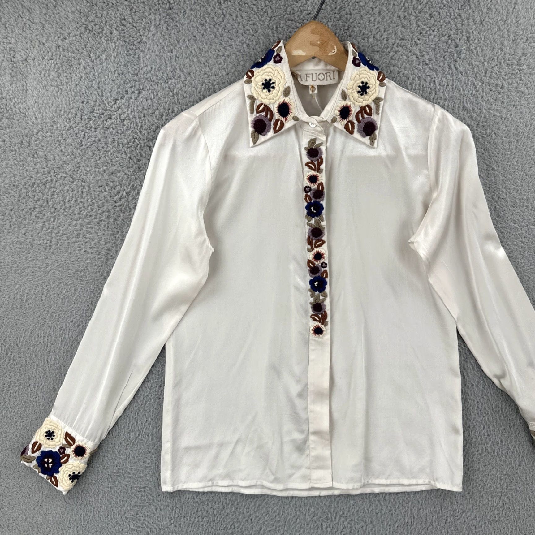 Vintage La Fuori Blouse Shirt Womens S White Silk Sheer Embroidered Collar Flowers NWT Size S Size S / US 4 / IT 40 - 3 Thumbnail