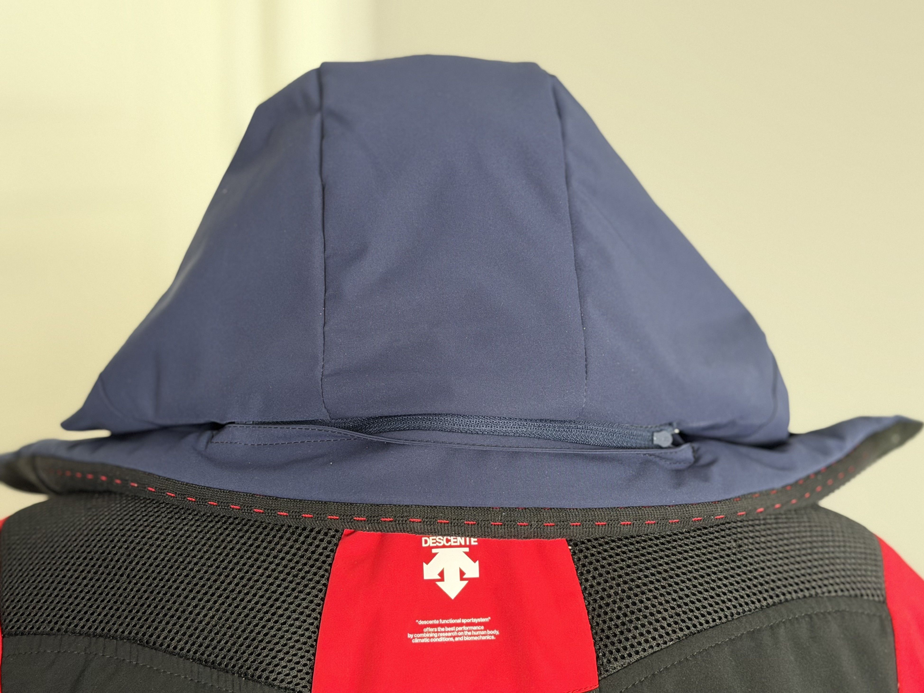 Descente DESCENTE Carter Ski Hooded Jacket Electric Red Dark Night Size US L / EU 52-54 / 3 - 18 Thumbnail
