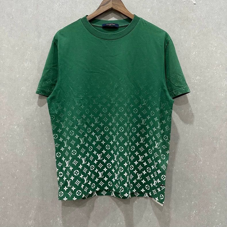 Louis Vuitton Louis Vuitton Logo gradient short sleeve T-shirt Size US L / EU 52-54 / 3 - 1 Thumbnail