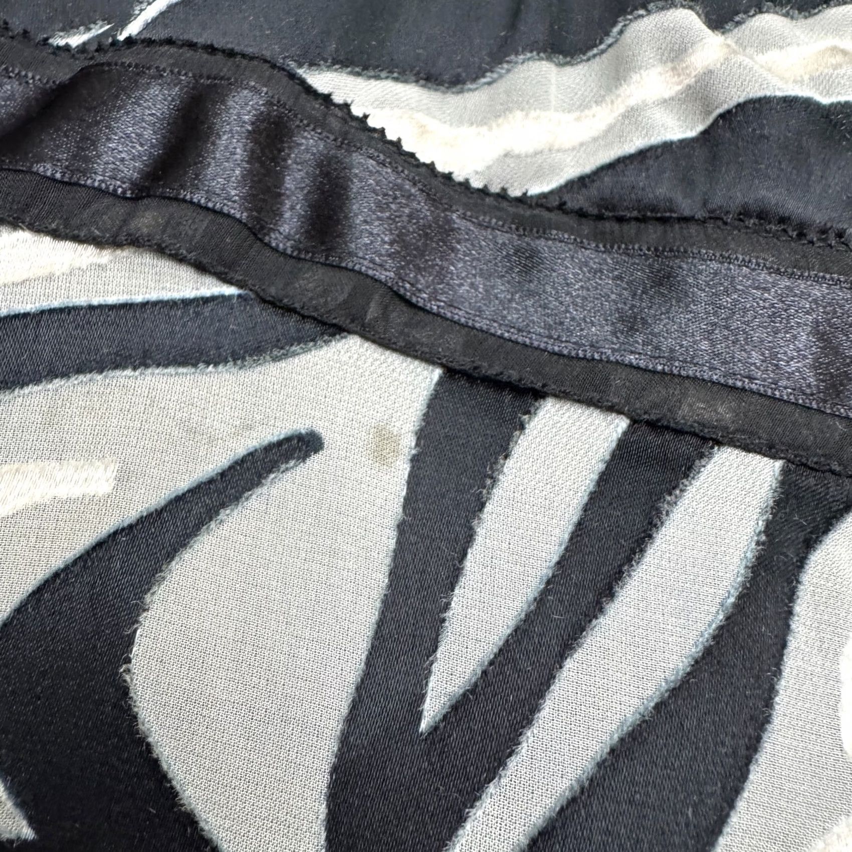 White House Black Market White House Black Market Zebra Print Beaded Mini Dress Womens 0 Black White Size XS / US 0-2 / IT 36-38 - 7 Thumbnail