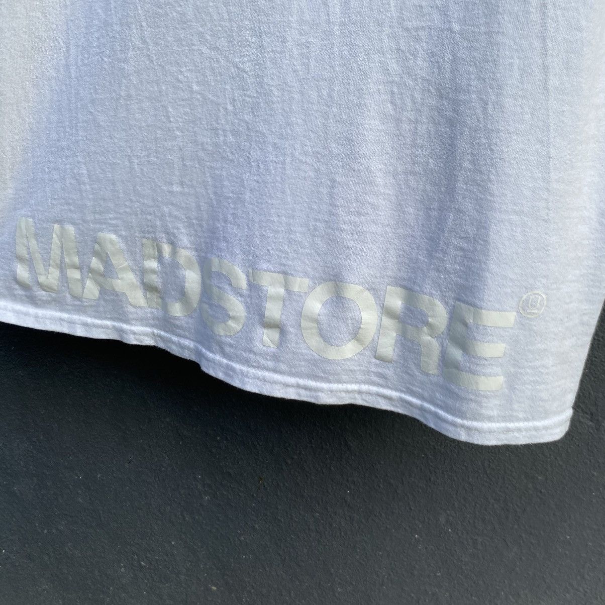Japanese Brand Thrashed Undercover Jun Takahashi MADSTORE Tee Size US L / EU 52-54 / 3 - 4 Thumbnail