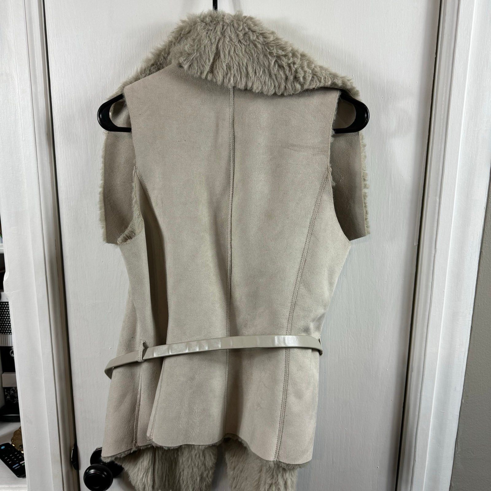 Armani Exchange Armani Exchange faux fur and suede cream vest. Belt. Size Size L / US 10 / IT 46 - 7 Thumbnail