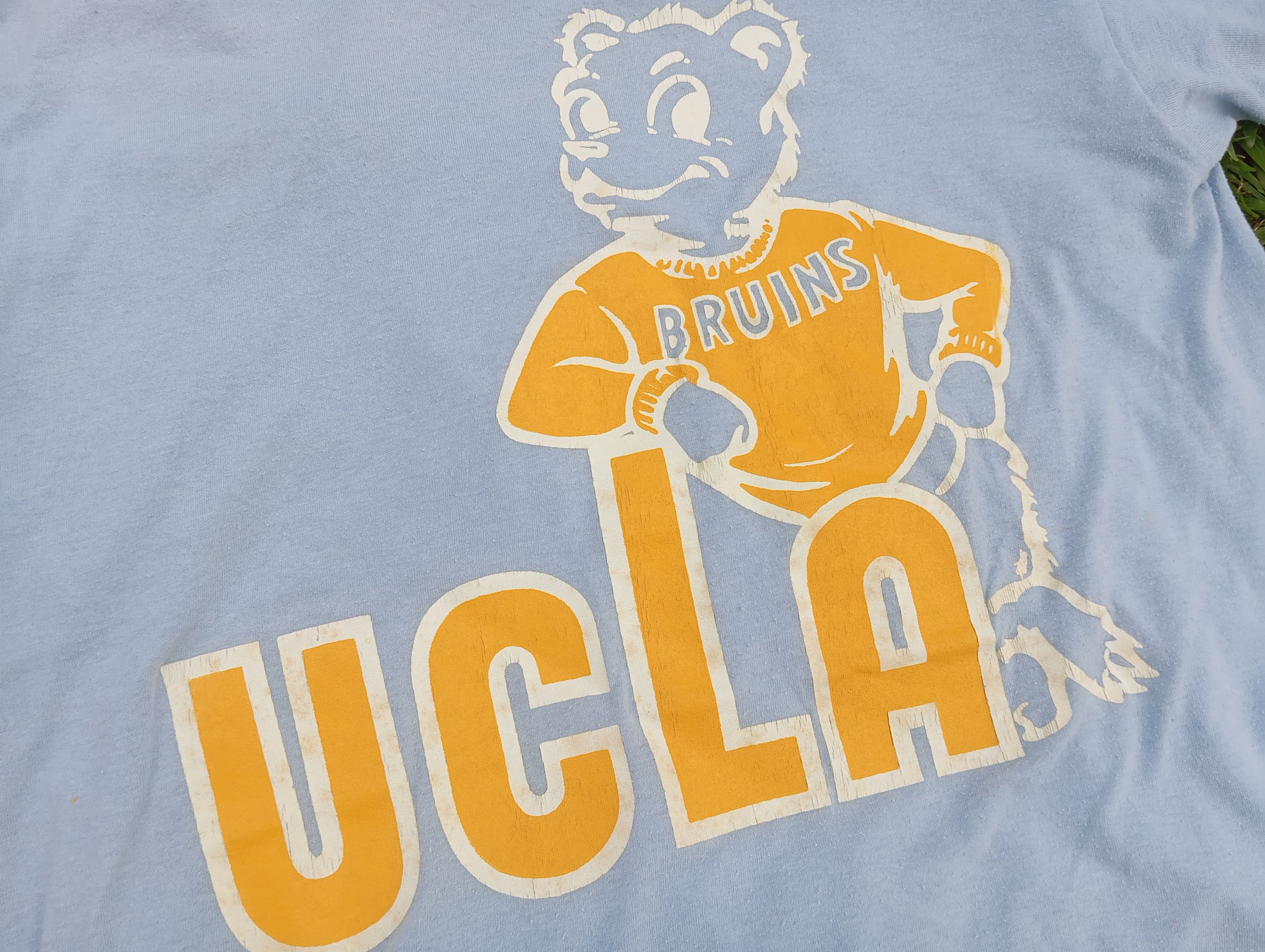 Vintage VTG 80s Bruins UCLA 🏈 tshirt 50/50 ~ Single Stitch Size US L / EU 52-54 / 3 - 1 Thumbnail