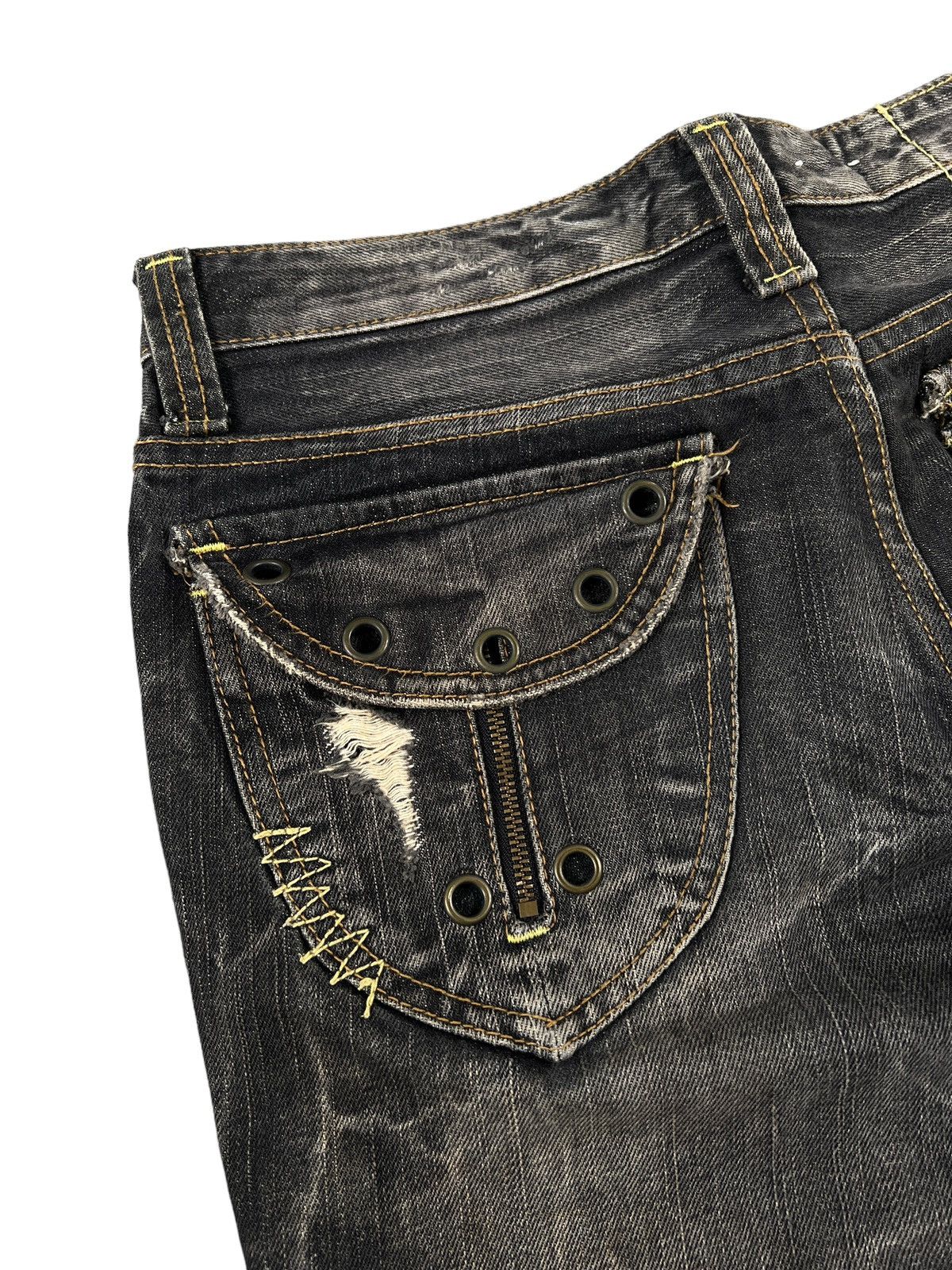 Japanese Brand On Board 🇯🇵 Distressed Flare Denim Size US 31 - 10 Thumbnail