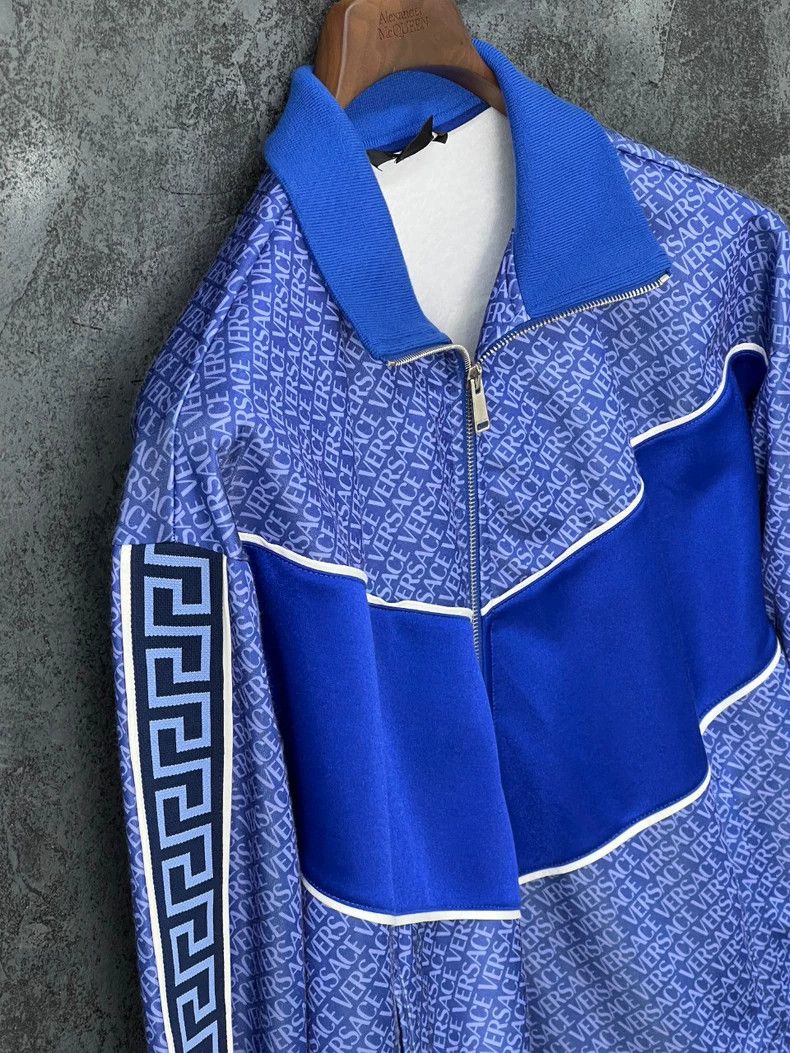 Versace Versace Blue letter print coat Size US XXL / EU 58 / 5 - 6 Thumbnail