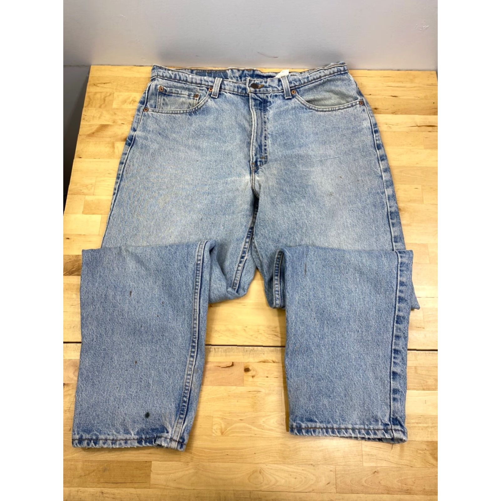Levi's VINTAGE Levi's 550 Jeans Mens 38x30 Blue Distress USA Denim Straight Relaxed 38 INseam Regular 9862 Size US 38 / EU 54 - 2 Thumbnail