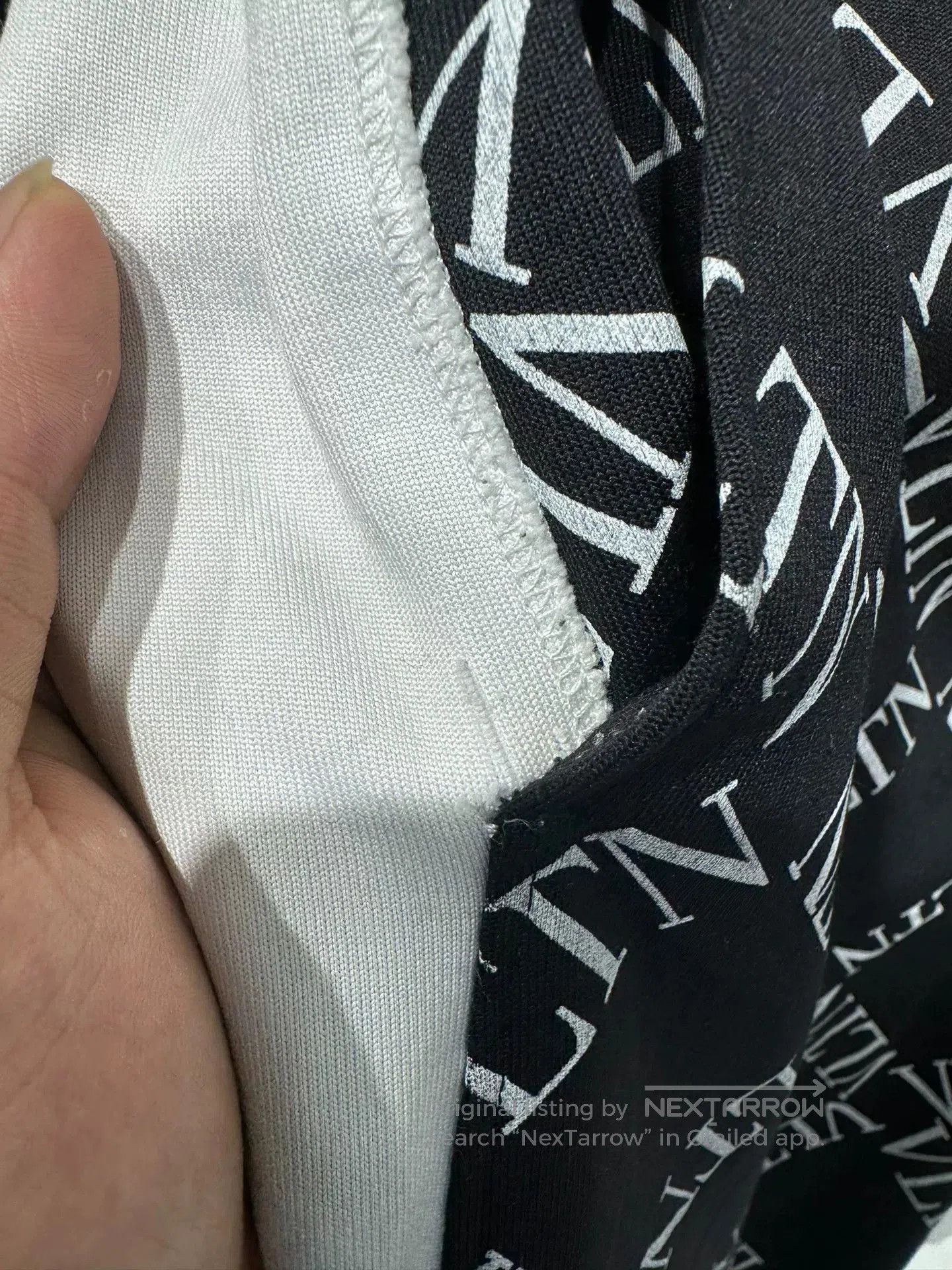 Valentino Valentino Black Logo Print Shorts. Size US 33 - 6 Thumbnail