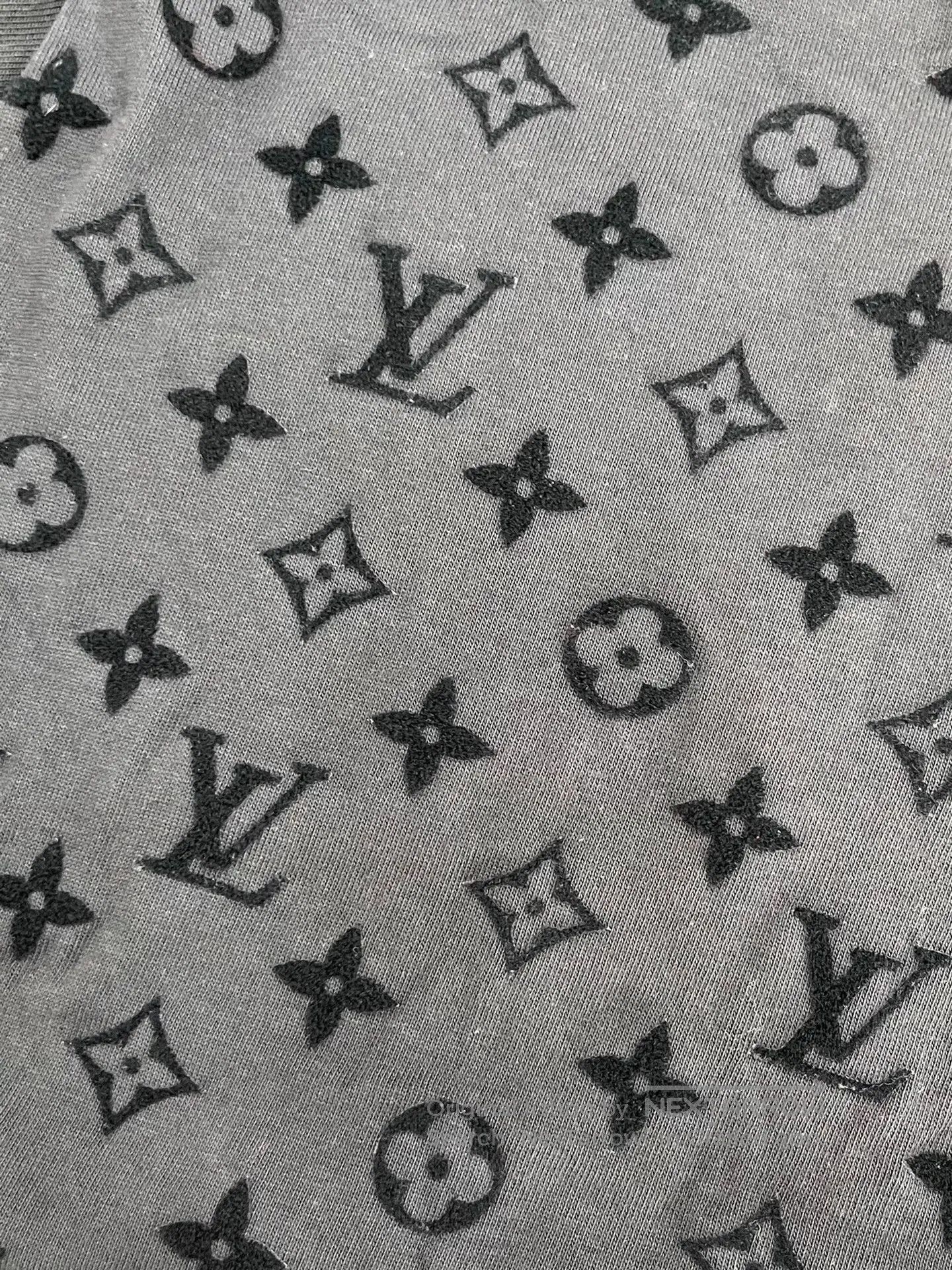 Louis Vuitton Louis Vuitton Men's All-over Letter T-shirt. Size US S / EU 44-46 / 1 - 3 Thumbnail