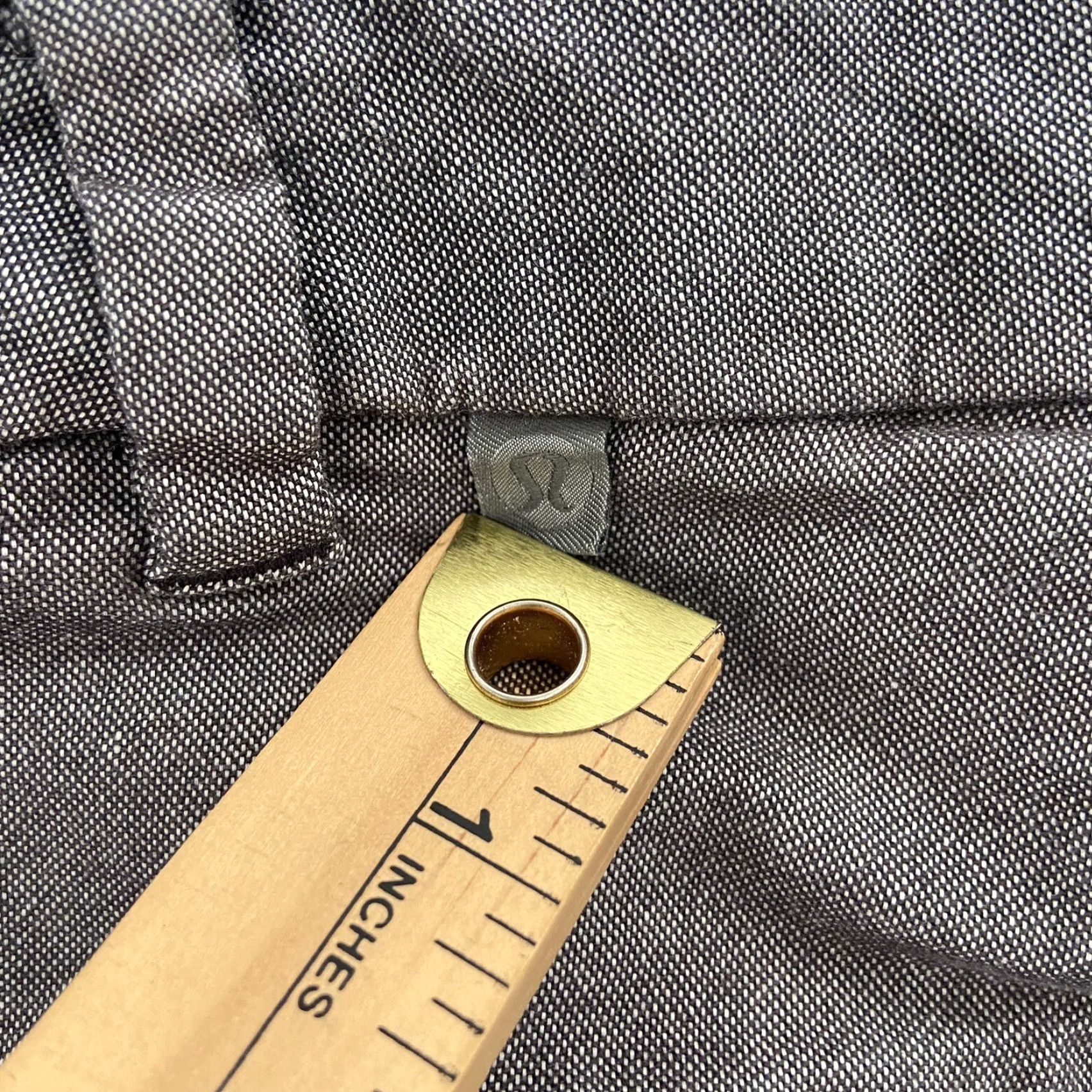 Lululemon Lululemon Shorts Mens 34 Gray Commission Classic Side Pocket Logo Chino Casual Mens Size US 34 / EU 50 - 4 Thumbnail