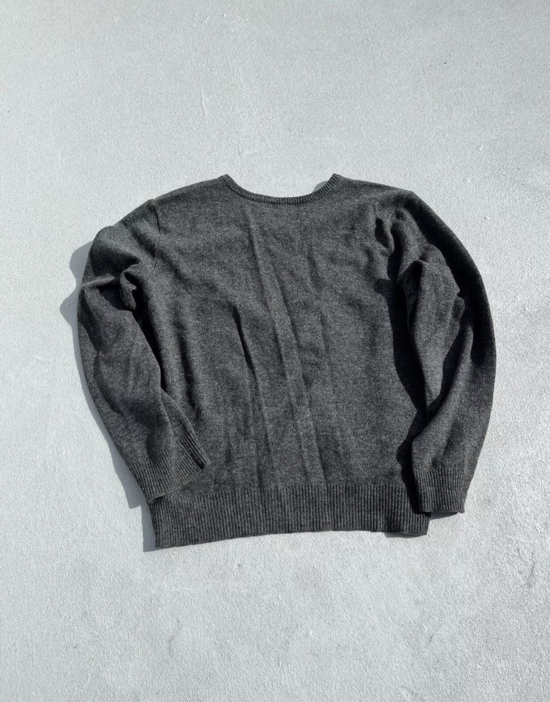 Polo Ralph Lauren Polo Ralph Lauren Gray V-Neck 100% Lambs Wool Sweater Size US XL / EU 56 / 4 - 3 Thumbnail