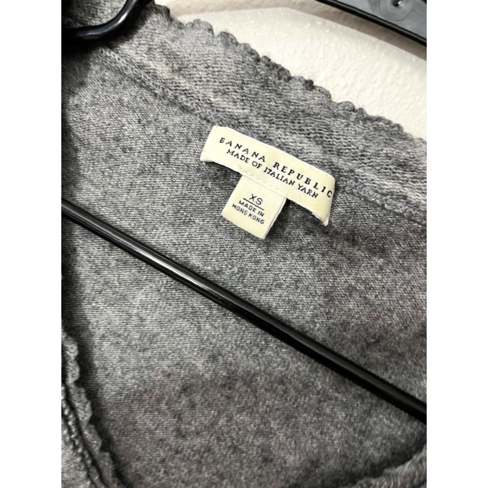 Banana Republic Banana Republic Sweater XS Gray V-Neck Long Sleeve Italian Pullover Womens Size XS / US 0-2 / IT 36-38 - 3 Thumbnail