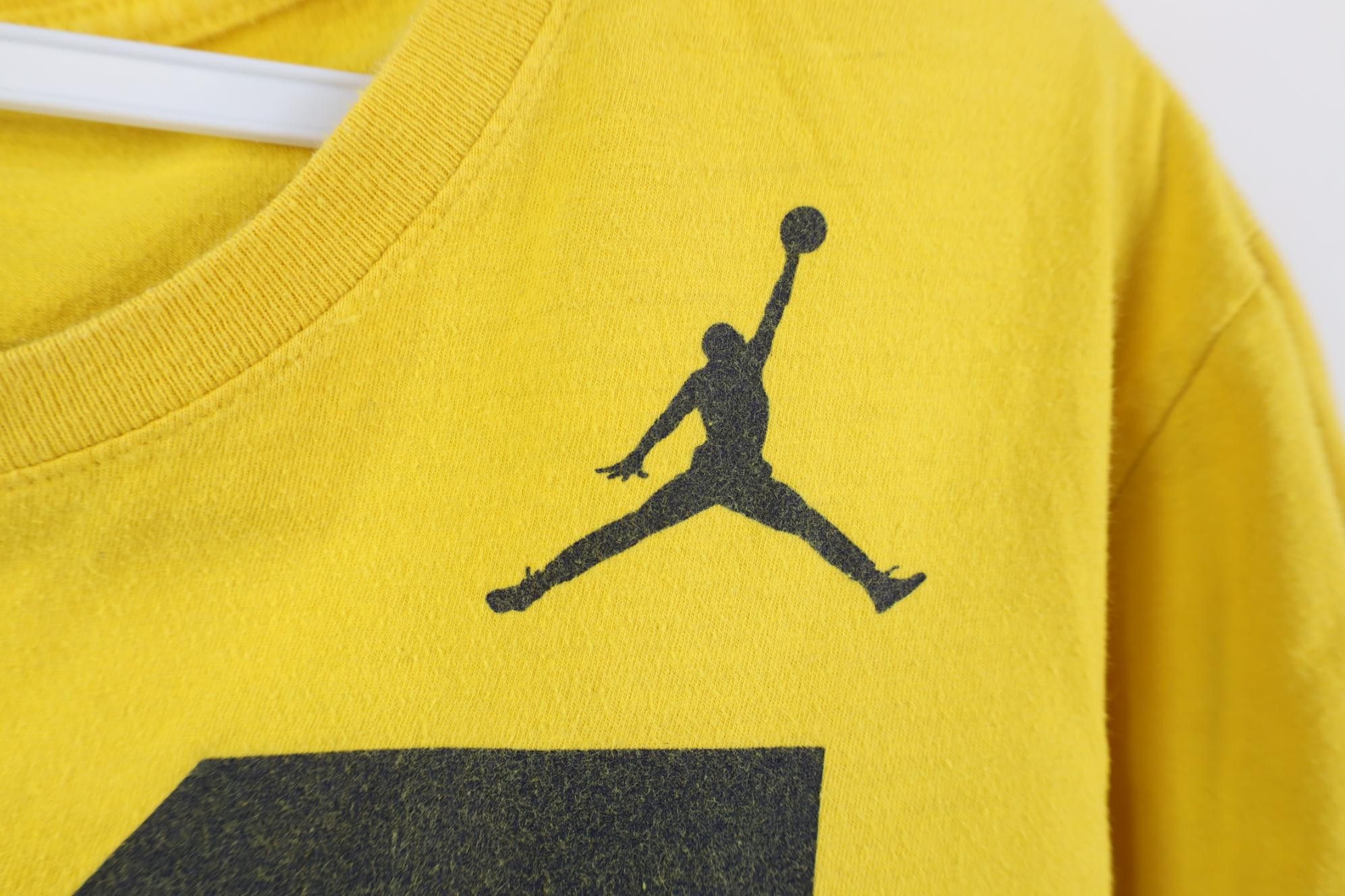Nike Nike Air Jordan 2017 University of Michigan Football T-Shirt Size US L / EU 52-54 / 3 - 4 Thumbnail