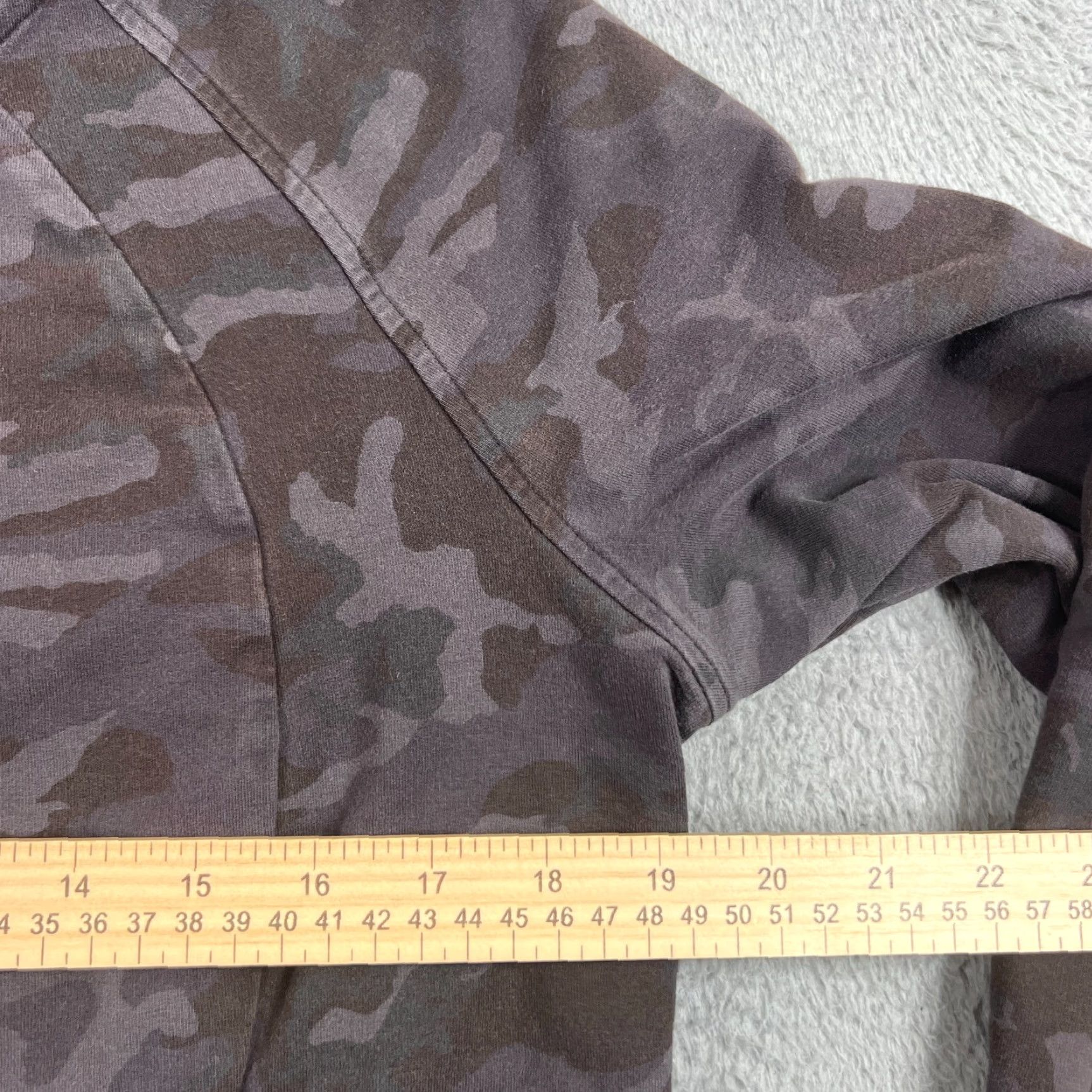 Lululemon VINTAGE Lululemon Scuba Sweatshirt Camouflage Gray Size 8 Activewear Womens Size M / US 6-8 / IT 42-44 - 3 Thumbnail
