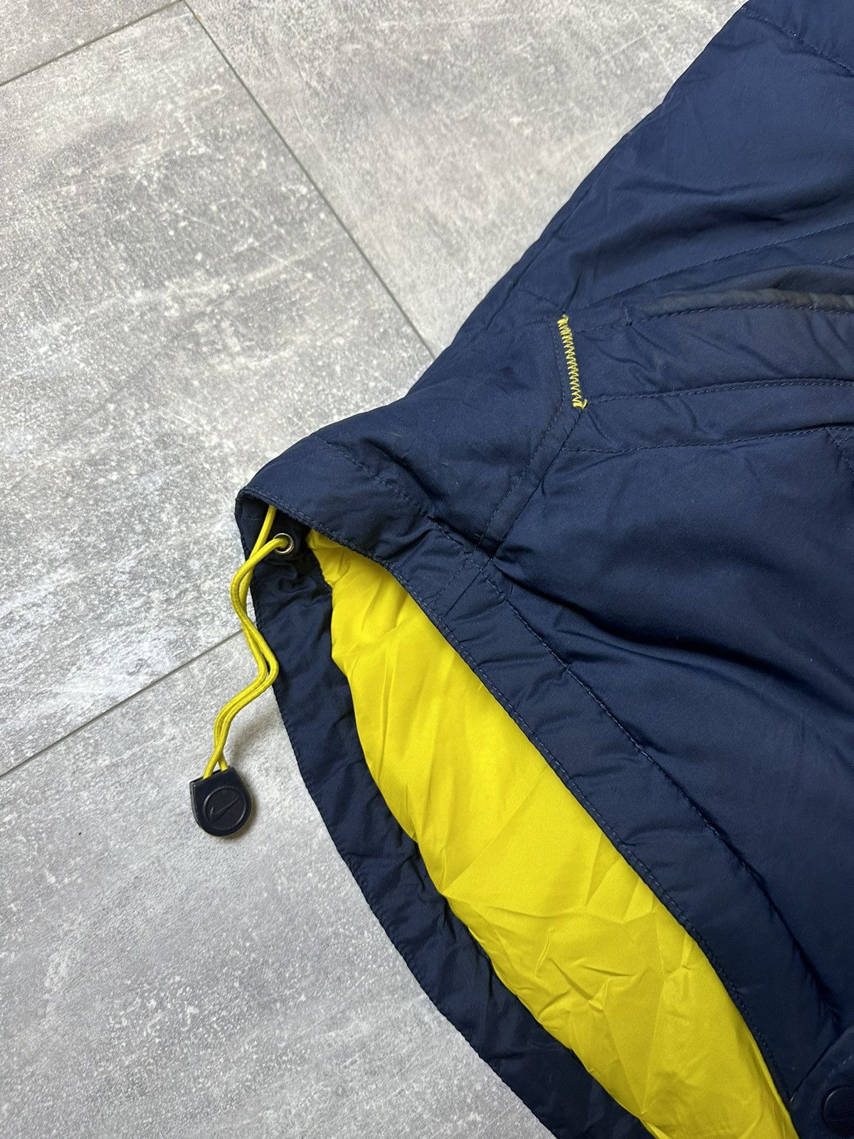 Vintage Men’s vintage rare Nike overprint logo Down jacket Size US L / EU 52-54 / 3 - 25 Thumbnail