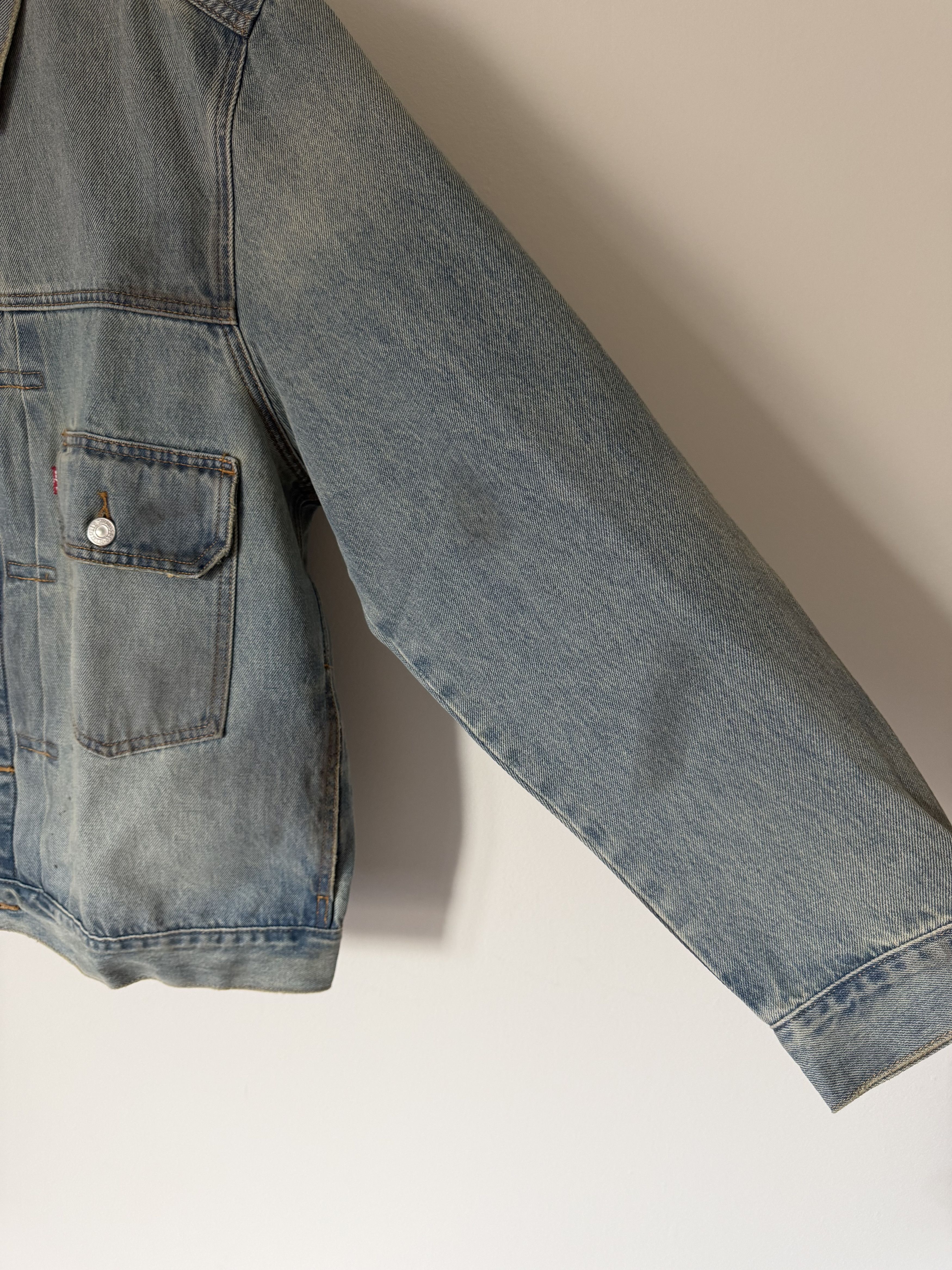 DENIM TEARS × Levi's Levi's Denim Tears Dirty Wash Type 2 Jacket in Light Wash Size US XL / EU 56 / 4 - 3 Thumbnail