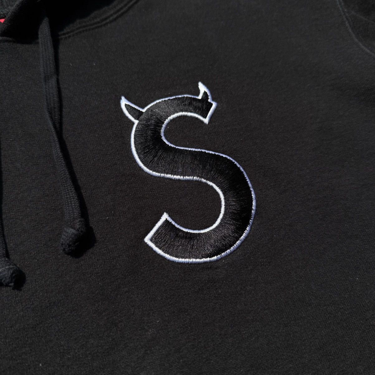 Supreme Supreme Logo S Devil FW22 Size US S / EU 44-46 / 1 - 3 Thumbnail