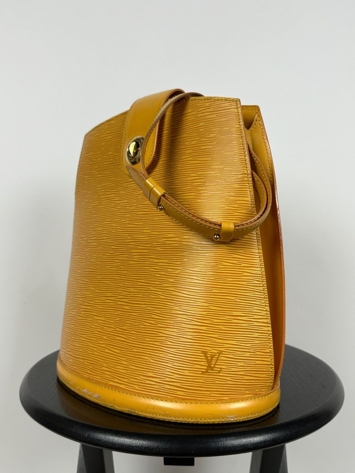 Louis Vuitton Louis Vuitton Epi Cluny Yellow Leather Shoulder Bag Size ONE SIZE - 2 Thumbnail