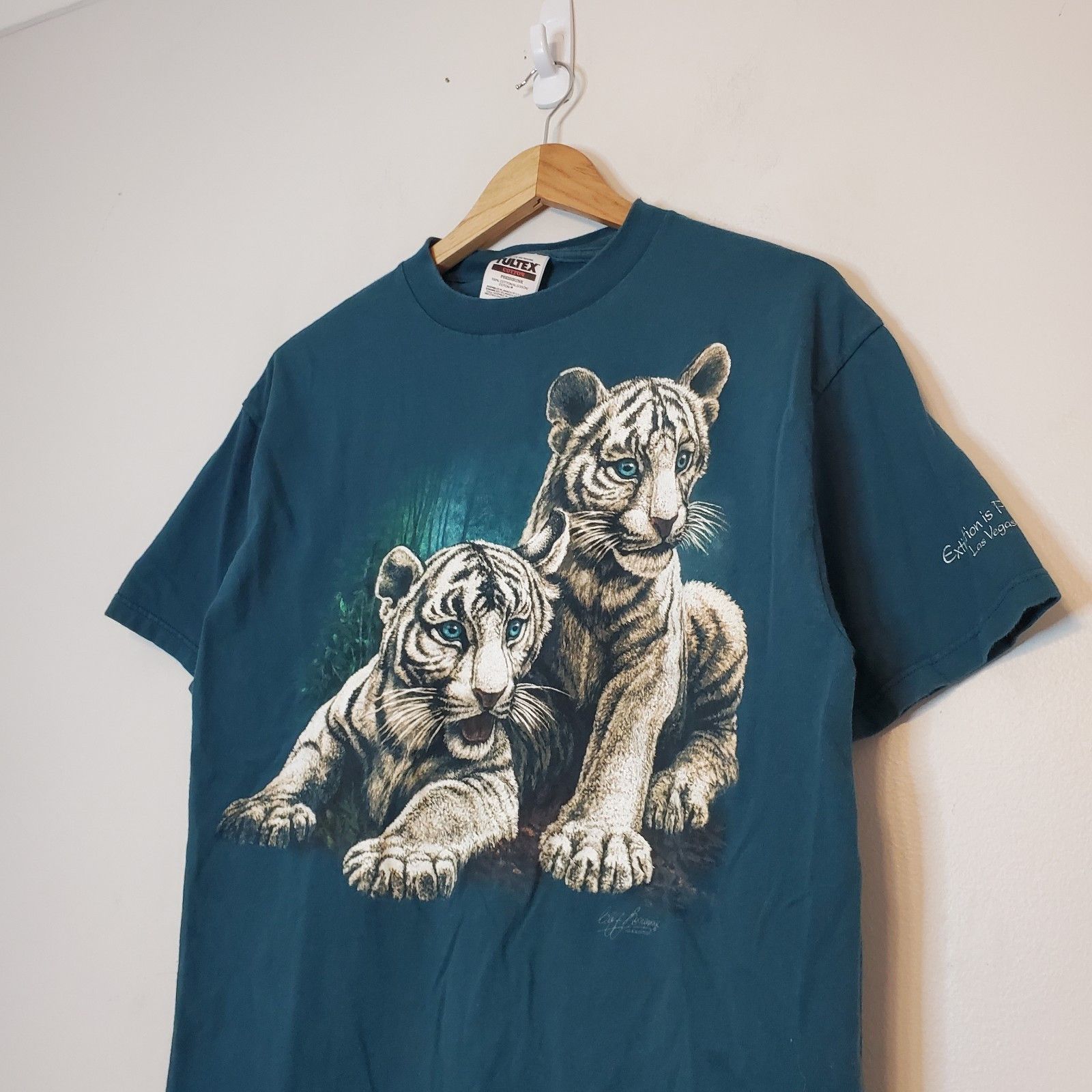 Vintage Vintage 90s Tiger Nature Graphic Shirt Green Size L Size US L / EU 52-54 / 3 - 2 Thumbnail
