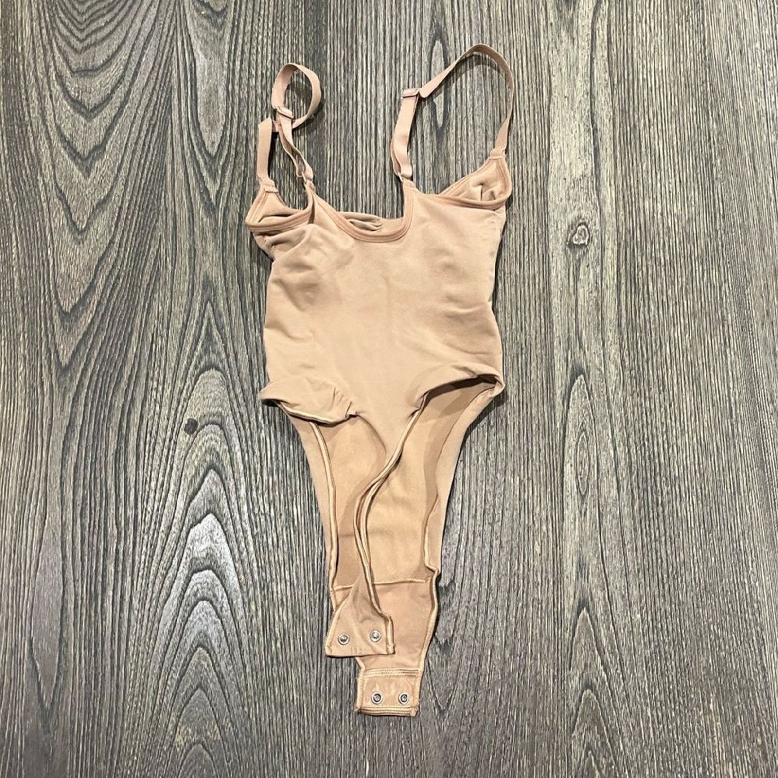SKIMS NWOT Skims Seamless Sculpt Thong Bodysuit Shapewear Size S Size S / US 4 / IT 40 - 4 Thumbnail