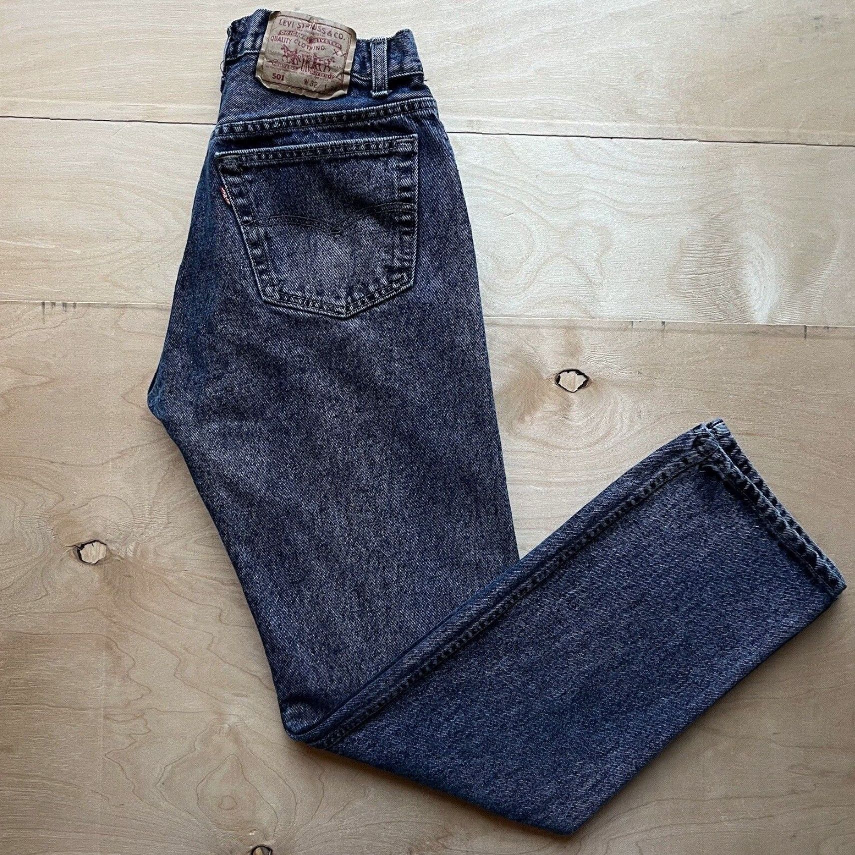 Levi's VINTAGE Levi's 501 Jeans 28x32 Denim Dark Wash 80s USA Mid Rise Button Fly Straight Mens Leather Logo 5-Pocket De nim 28 32 Size US 28 / EU 44 - 2 Thumbnail