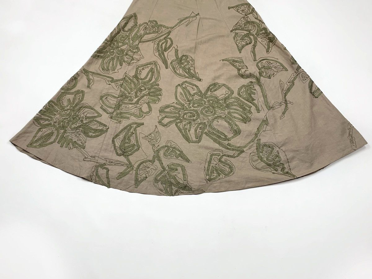 Dries Van Noten DRIES VAN NOTEN Embroidered flowers linen skirt 00s vintage Size 26" / US 2 / IT 38 - 6 Thumbnail
