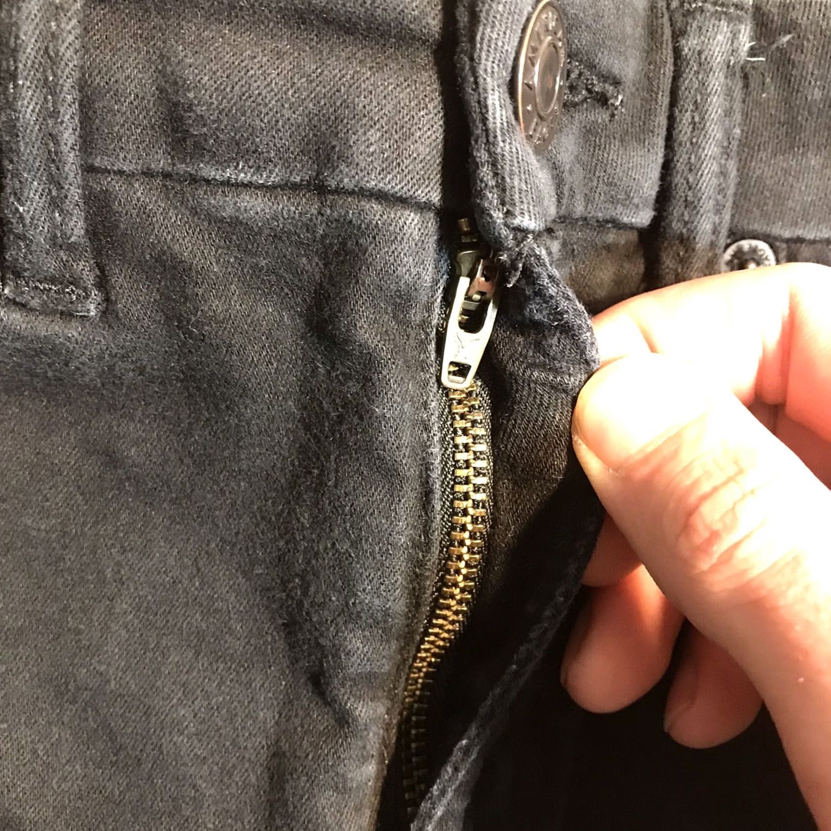 American Eagle Outfitters VINTAGE American Eagle Outfitters Shortie Black Denim Shorts Womens 00 Regular Black 5-Pocket Cut-Off Festival Modern Classic 3in Inseam 10in Rise Size 24" / US 00 / IT 34 - 3 Thumbnail