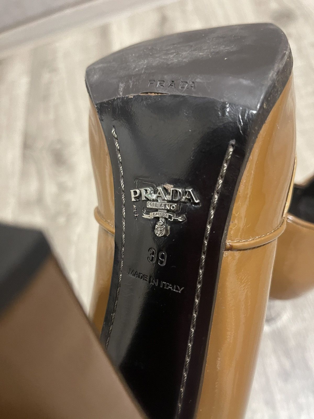 Prada PRADA CALZATURE DONNA PATENT LEATHER HEELS CAMELLO SIZE 39 Size US 9 / IT 39 - 11 Thumbnail