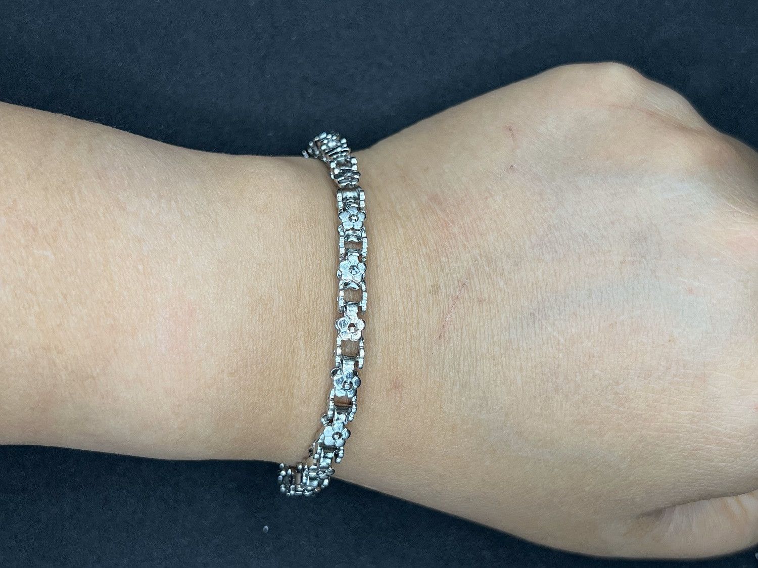 Jewelry Flower Stainless Steel Chain Bracelet Size ONE SIZE - 3 Thumbnail