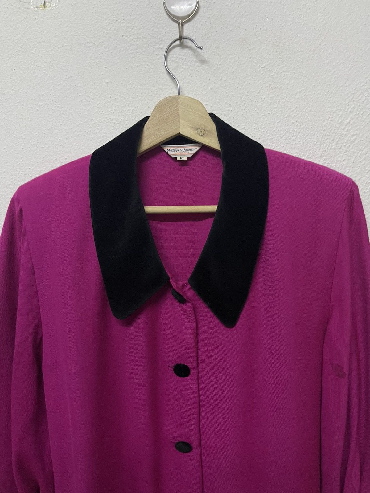 Yves Saint Laurent 1990s YVES SAINT LAURENT MAGENTA BLOUSE VELVET COLLAR RARE Size M / US 6-8 / IT 42-44 - 5 Thumbnail
