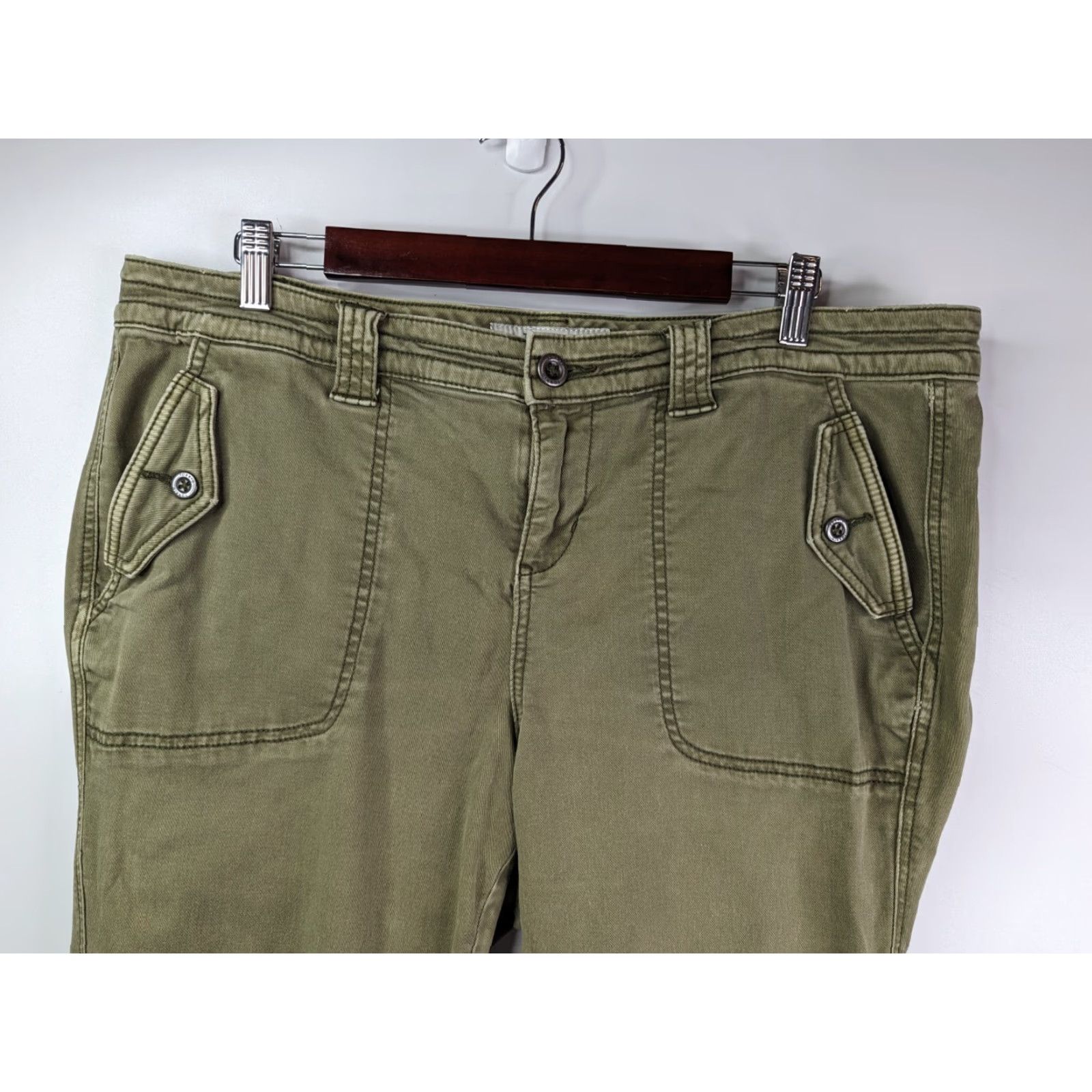 Torrid Torrid Pants Womens 16 Crop Twill Military Olive Green Stretch Cotton Pockets Size 38" / US 16 / IT 52 - 2 Thumbnail
