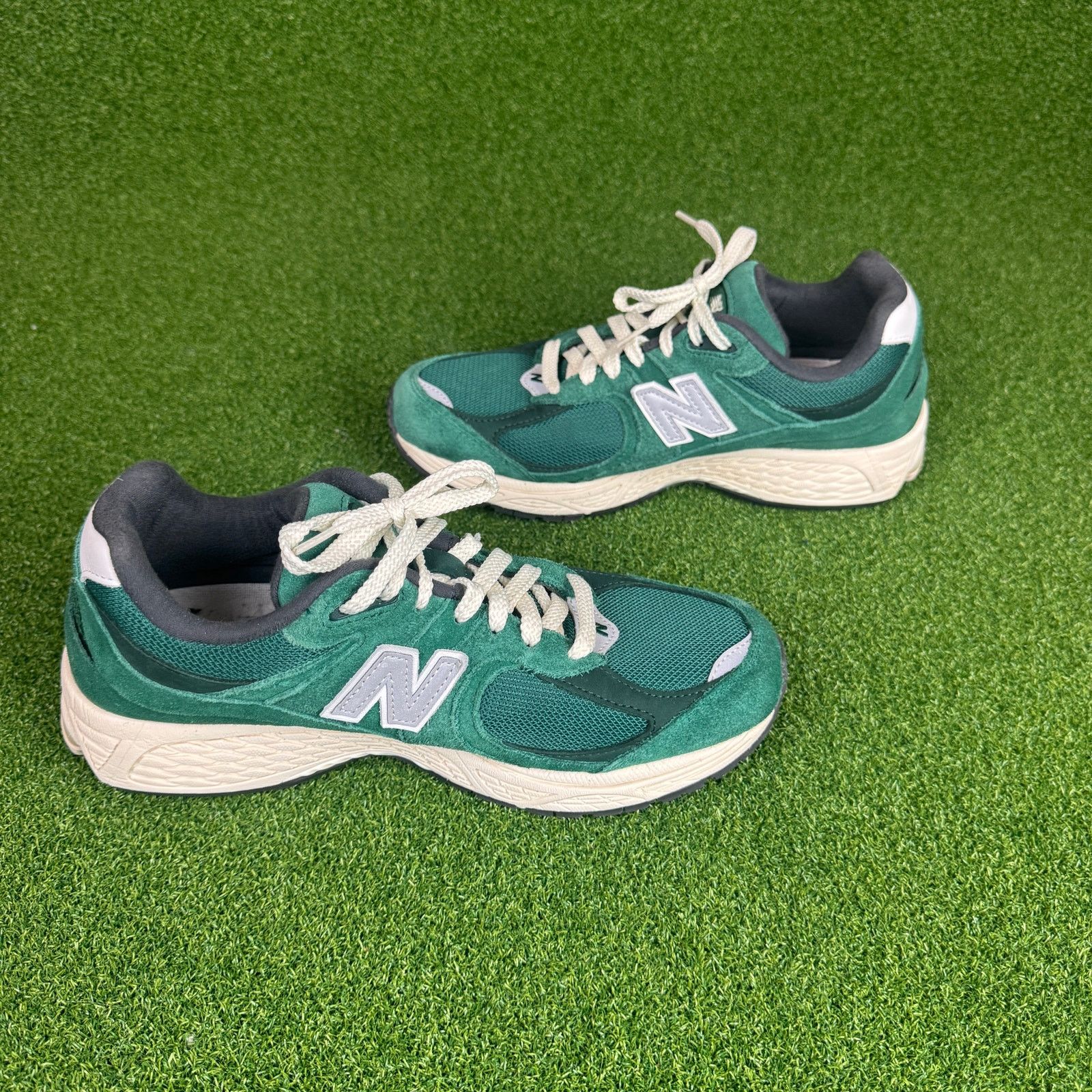 New Balance New Balance 2002R Suede Pack- Forest Green M2002RHBSize 9.5 Size US 9.5 / EU 42-43 - 4 Thumbnail