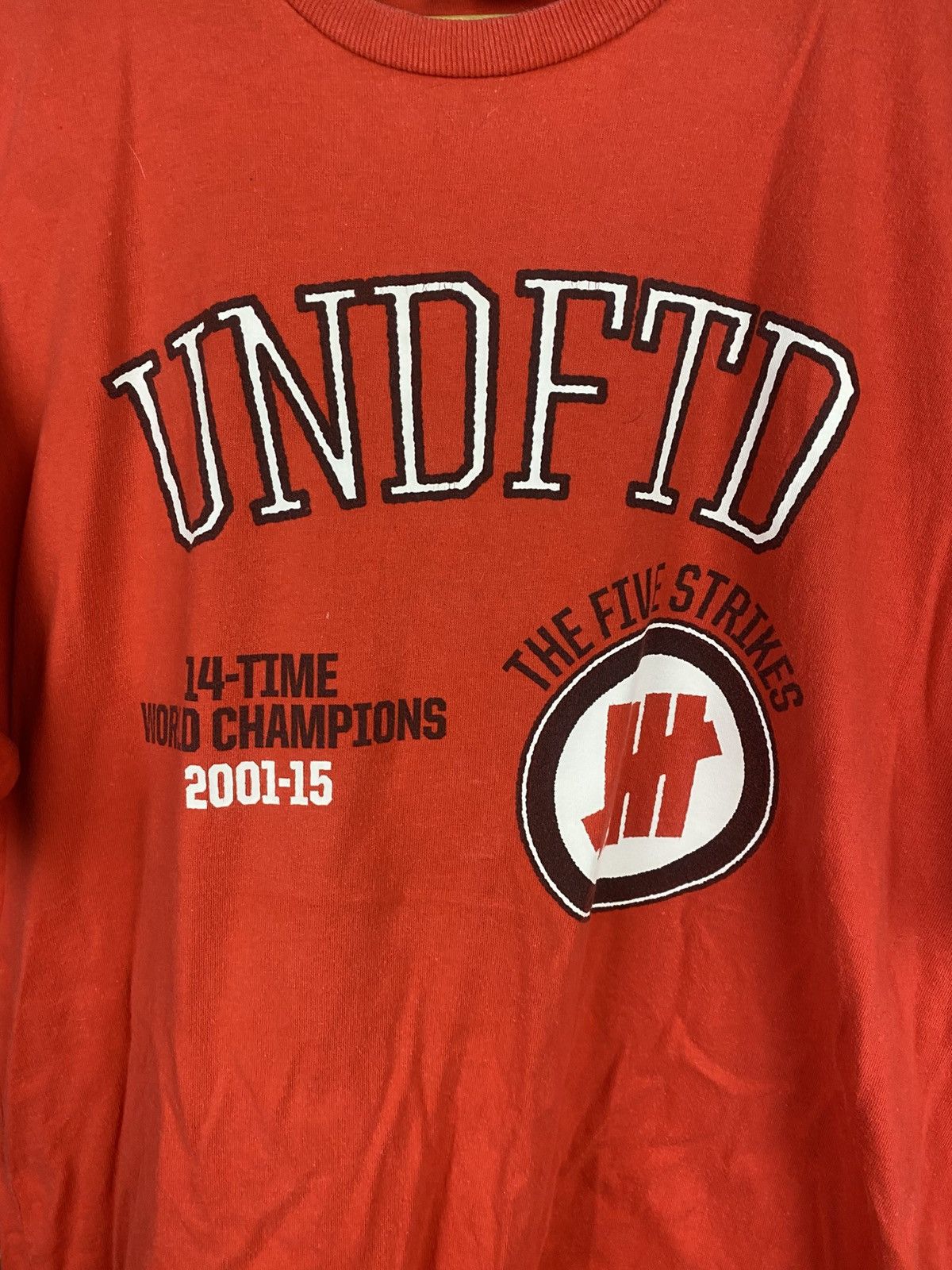 Undefeated Vintage Undefeated Red Tshirt Size US L / EU 52-54 / 3 - 3 Thumbnail