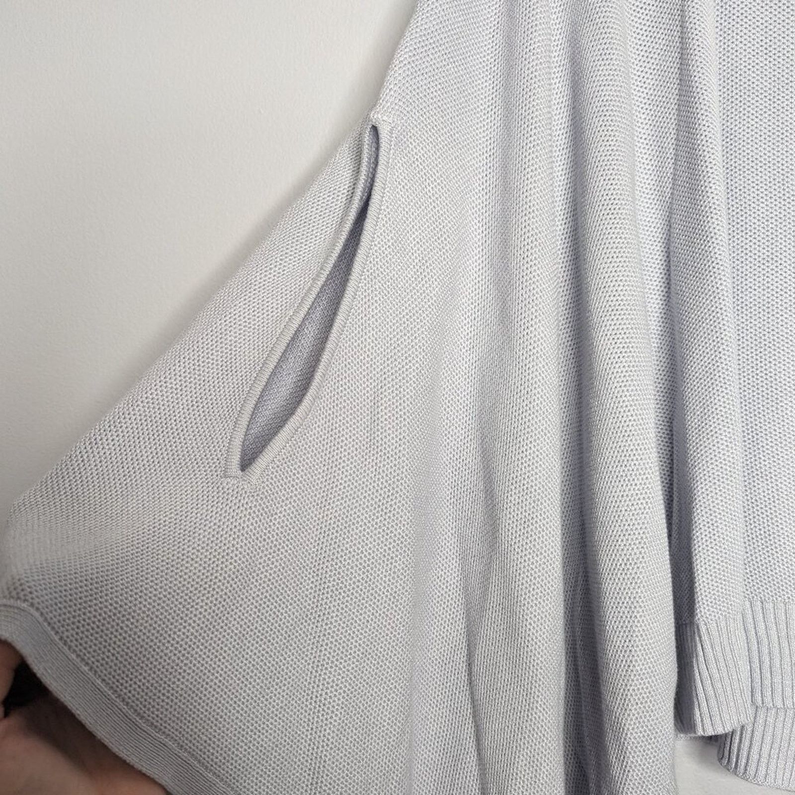 Lululemon Lululemon Forward Flow Cape Poncho Silvery Blue Loose Fit Size ONE SIZE - 6 Thumbnail