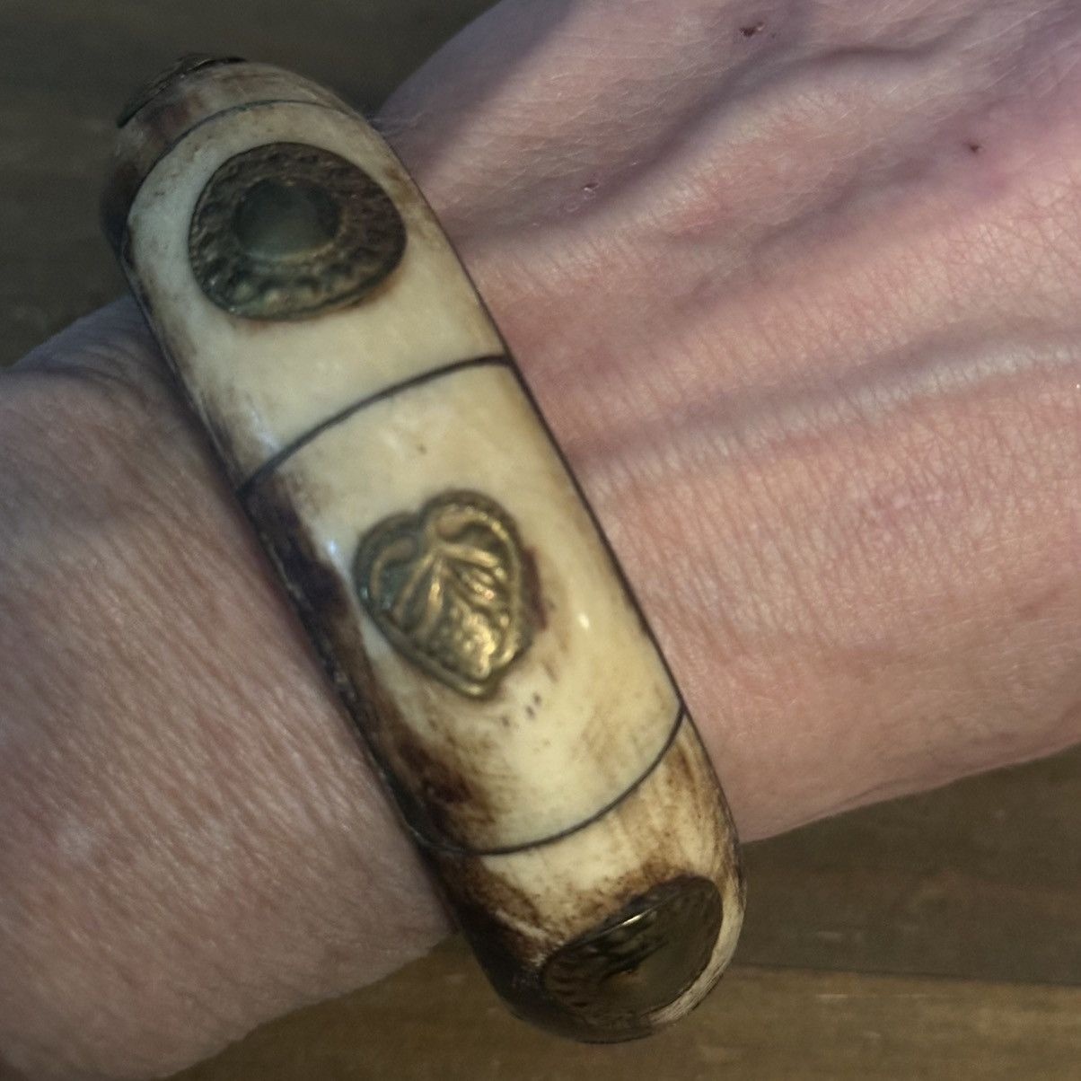 Vintage Vintage chunky bone and brass bangle bracelet Size ONE SIZE - 6 Thumbnail