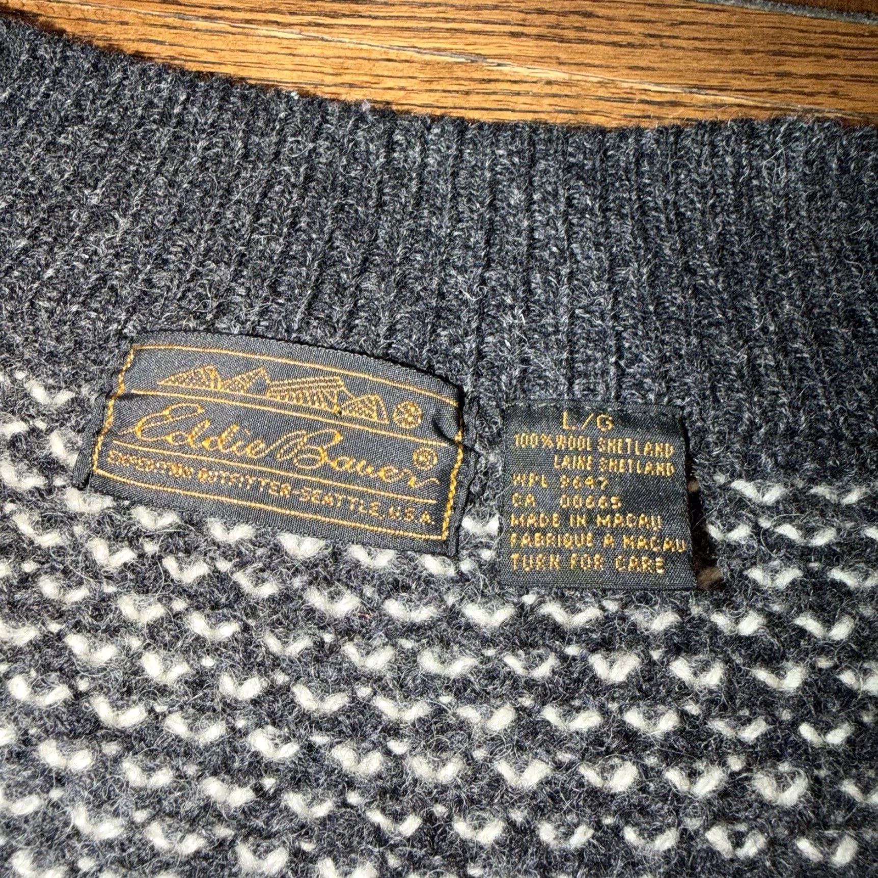Eddie Bauer VINTAGE Eddie Bauer Sweater Cardigan Men LRG Gray Cream Wool Pocket Buttons Geometric Wool Knit V-Neck Size US L / EU 52-54 / 3 - 2 Thumbnail