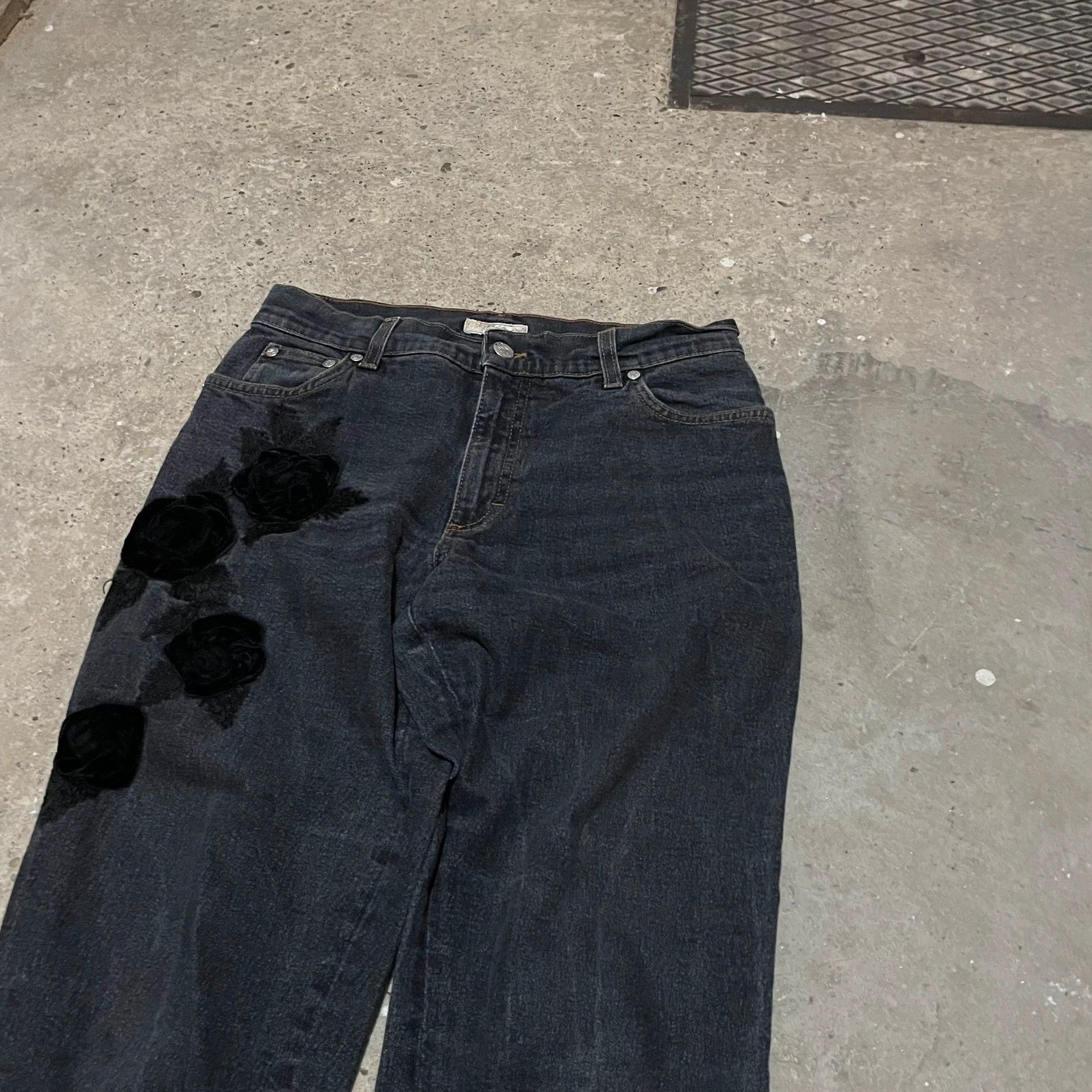Blumarine Vintage blumarine embroidered flowers flared jeans Size 26" / US 2 / IT 38 - 4 Thumbnail
