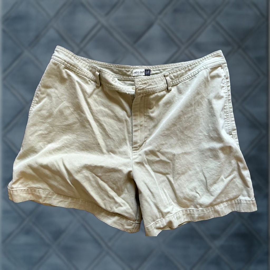 Gap VINTAGE Gap Retro Bermuda Shorts Womens Size 18 Beige Chino Bermuda Shorts Regular Rise Multi-Season Womens Size 40" / US 18 - 1 Thumbnail
