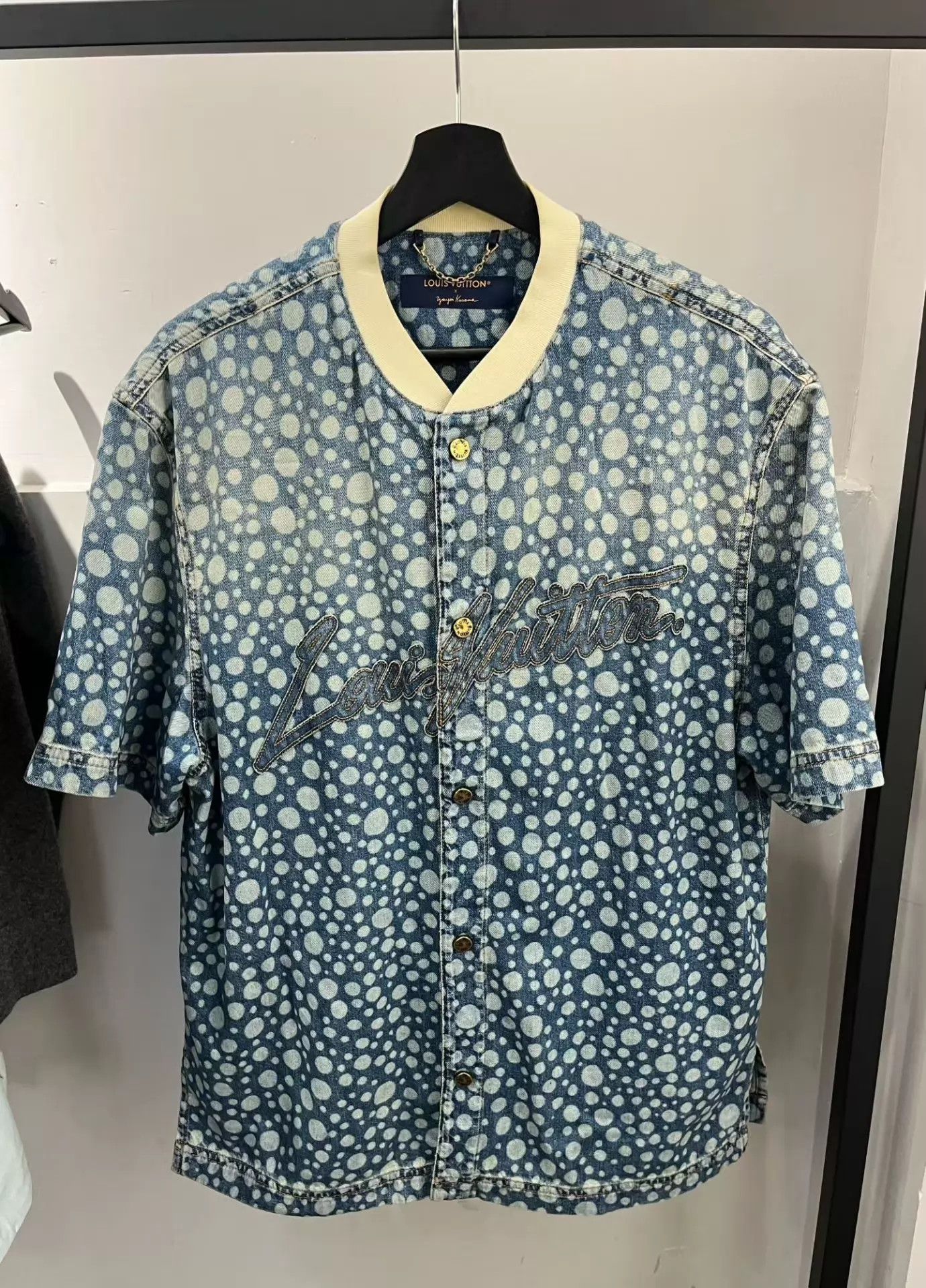 Louis Vuitton LV x Yayoi Kusama SS23 Polka Dot Short Sleeve Shirt M Worn 2x Size US M / EU 48-50 / 2 - 1 Thumbnail
