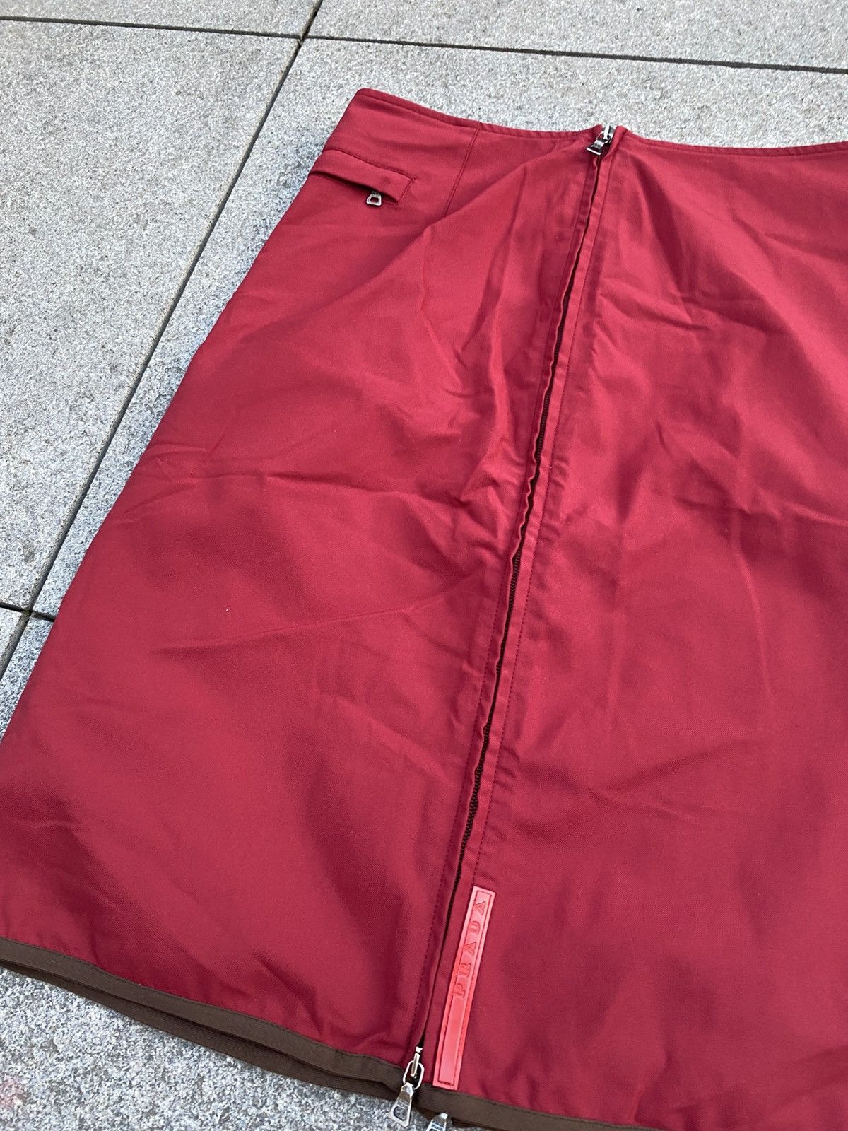 Prada prada red tab midi two side ziper skirt Size 27" / US 4 / IT 40 - 3 Thumbnail