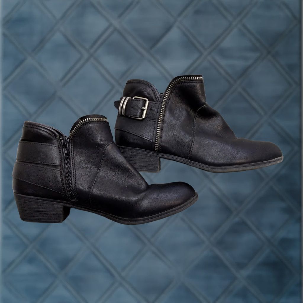 Vintage American Rag Boots Womens 7 Black Faux Leather Ankle Zip Buckle Booties Women Shoes Bootie Block Heel Casual Size US 7 / IT 37 - 1 Thumbnail