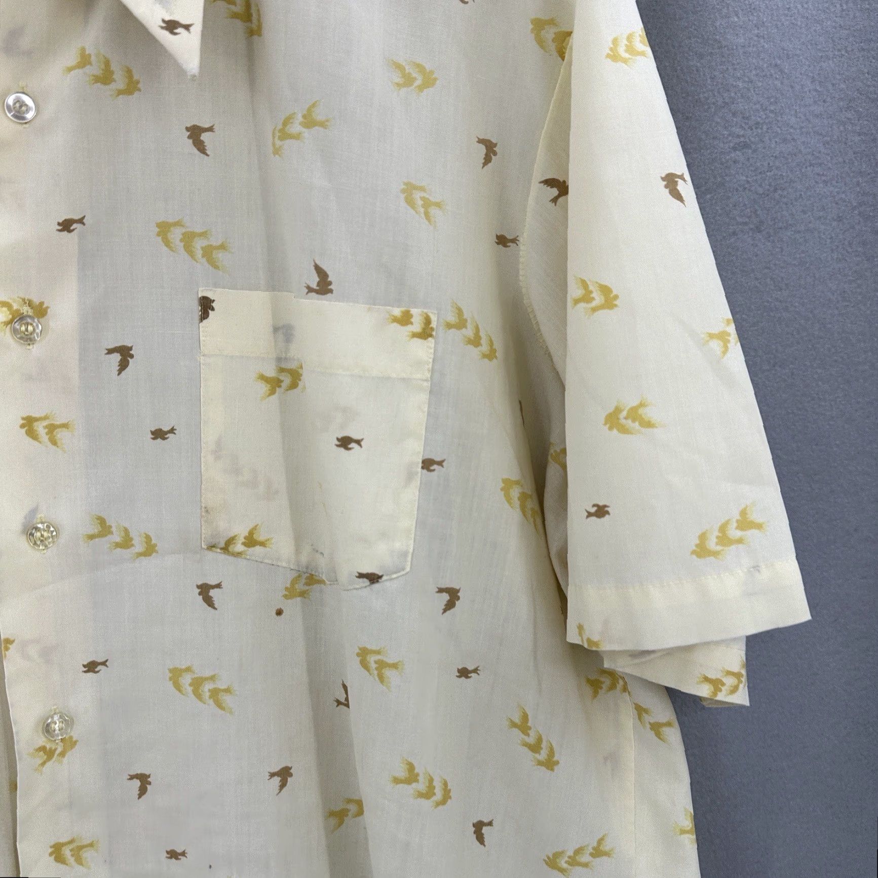 Vintage Custom Fashioned-Ever Pressed Shirt Mens L VTG Floral Short Sleeve Button-Up Collared Wing 17 Preppy Birds Flower All Seasons Yellow Size US M / EU 48-50 / 2 - 4 Thumbnail